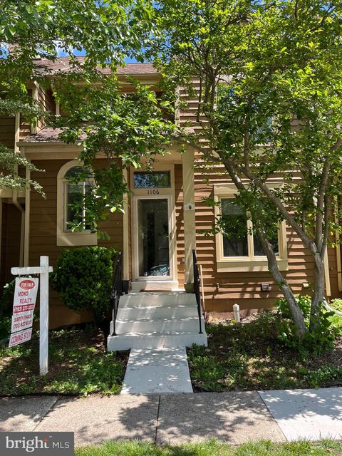 Photo of 1106 Whitworth Court, HERNDON, VA 20170 (MLS # VAFX2310986)