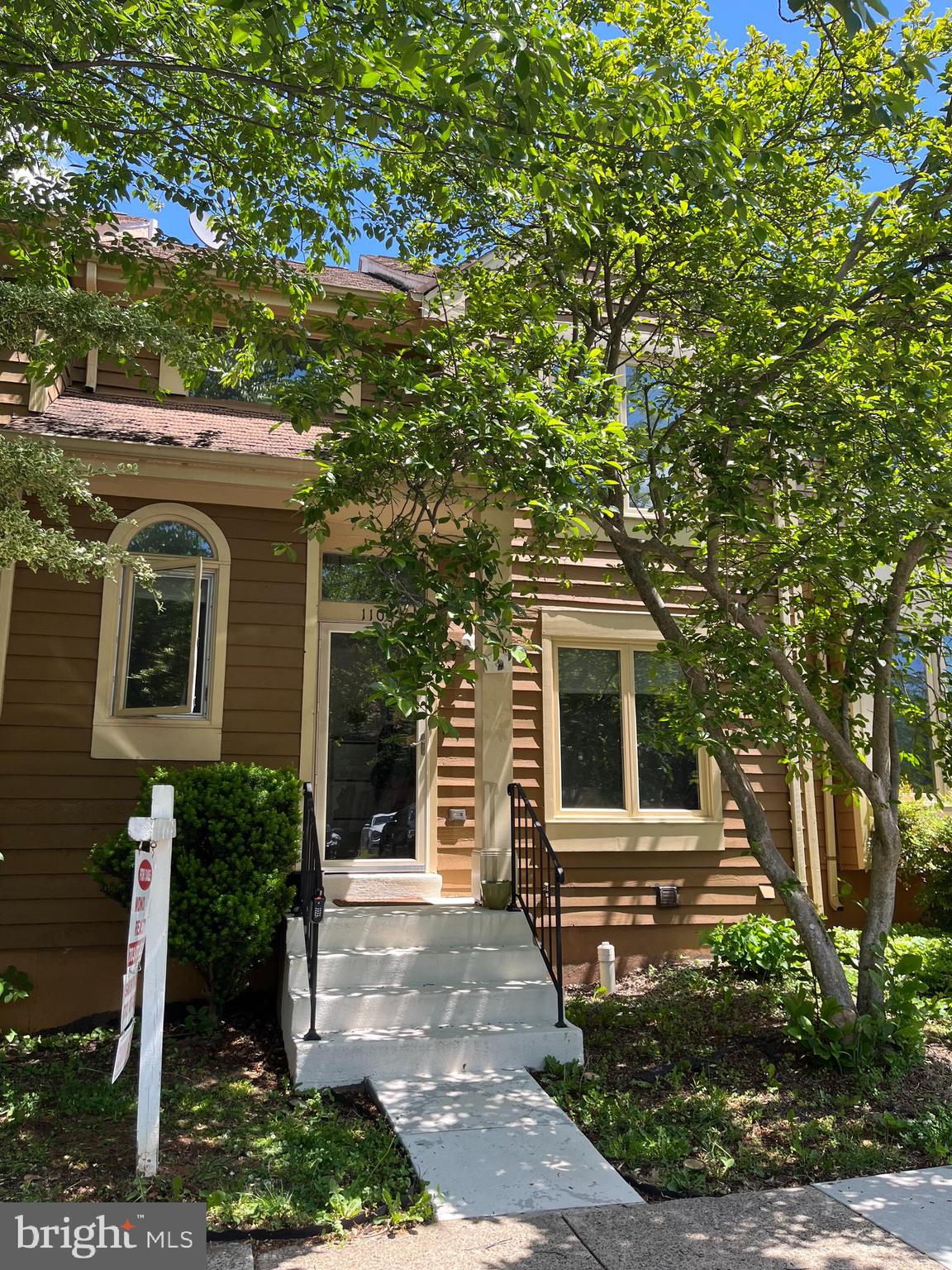 1106 WHITWORTH COURT