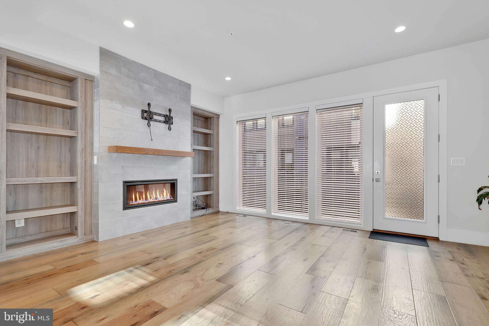 EISENHOWER SQUARE - Residential Lease