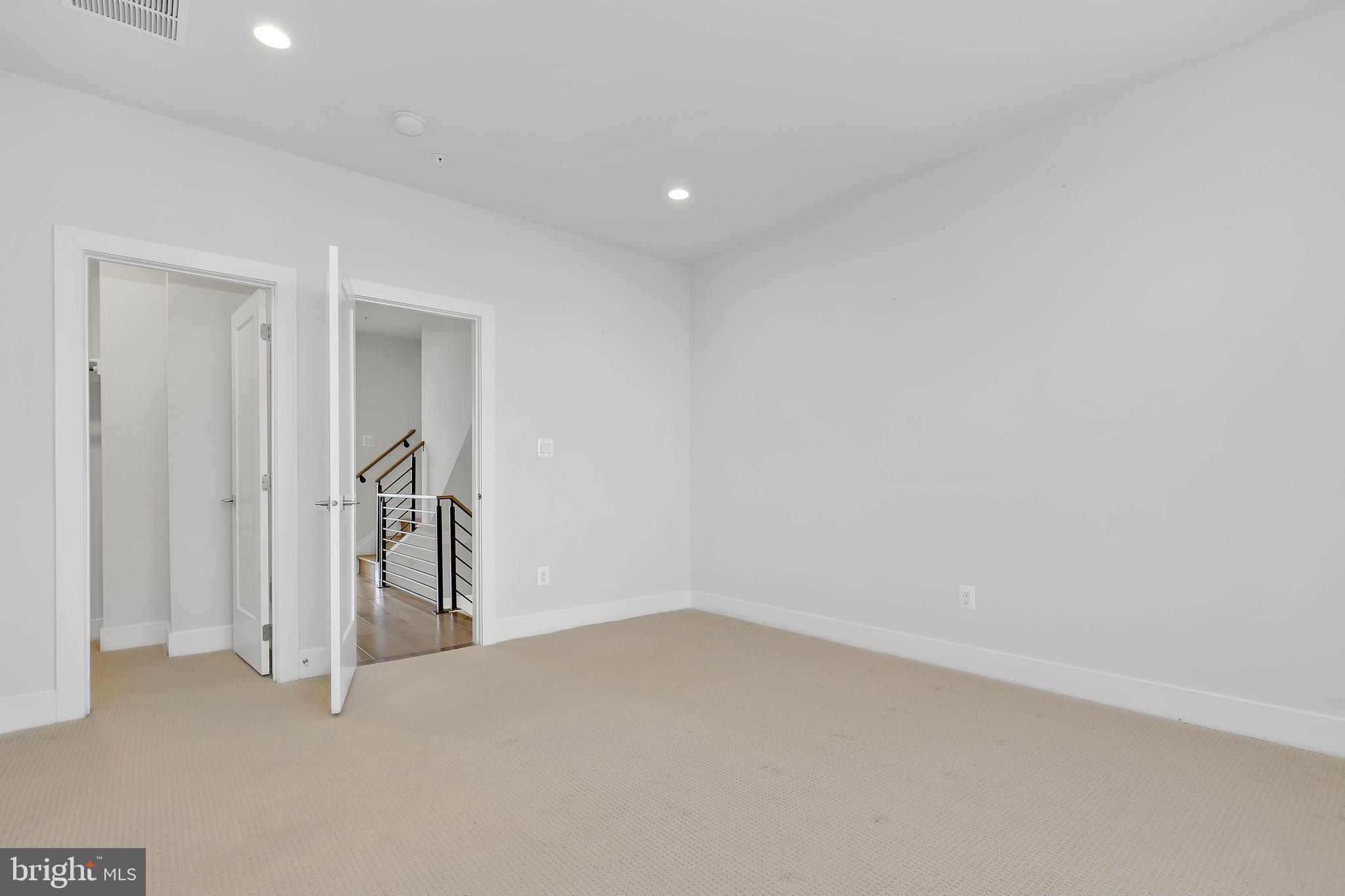 EISENHOWER SQUARE - Residential Lease