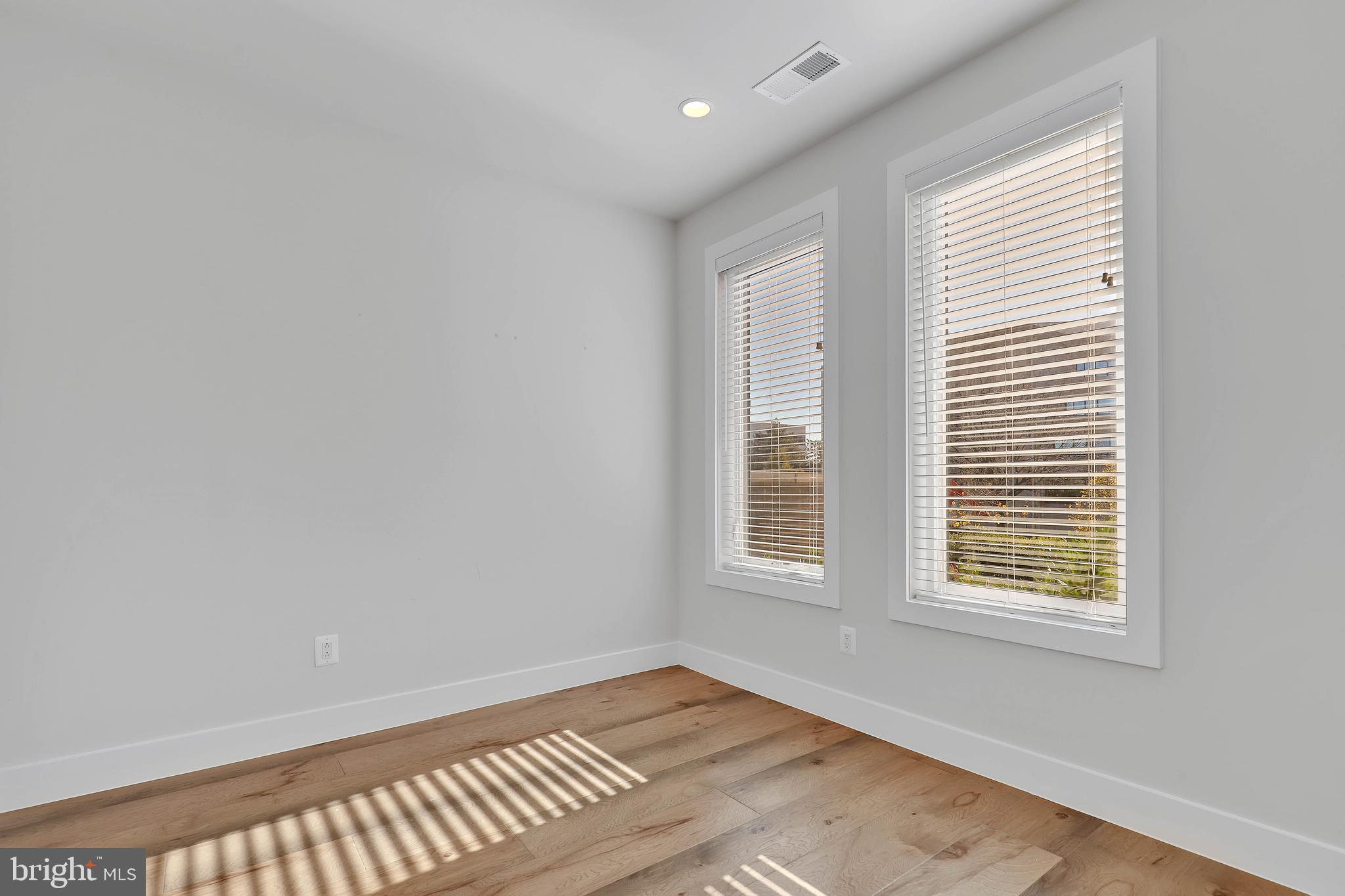 EISENHOWER SQUARE - Residential Lease