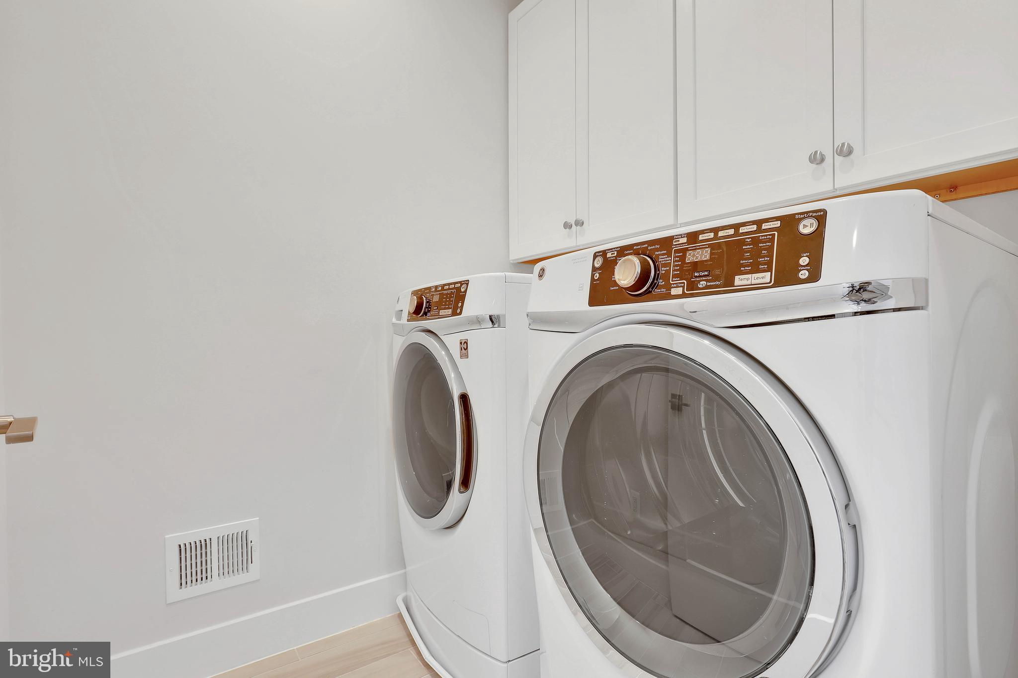 EISENHOWER SQUARE - Residential Lease