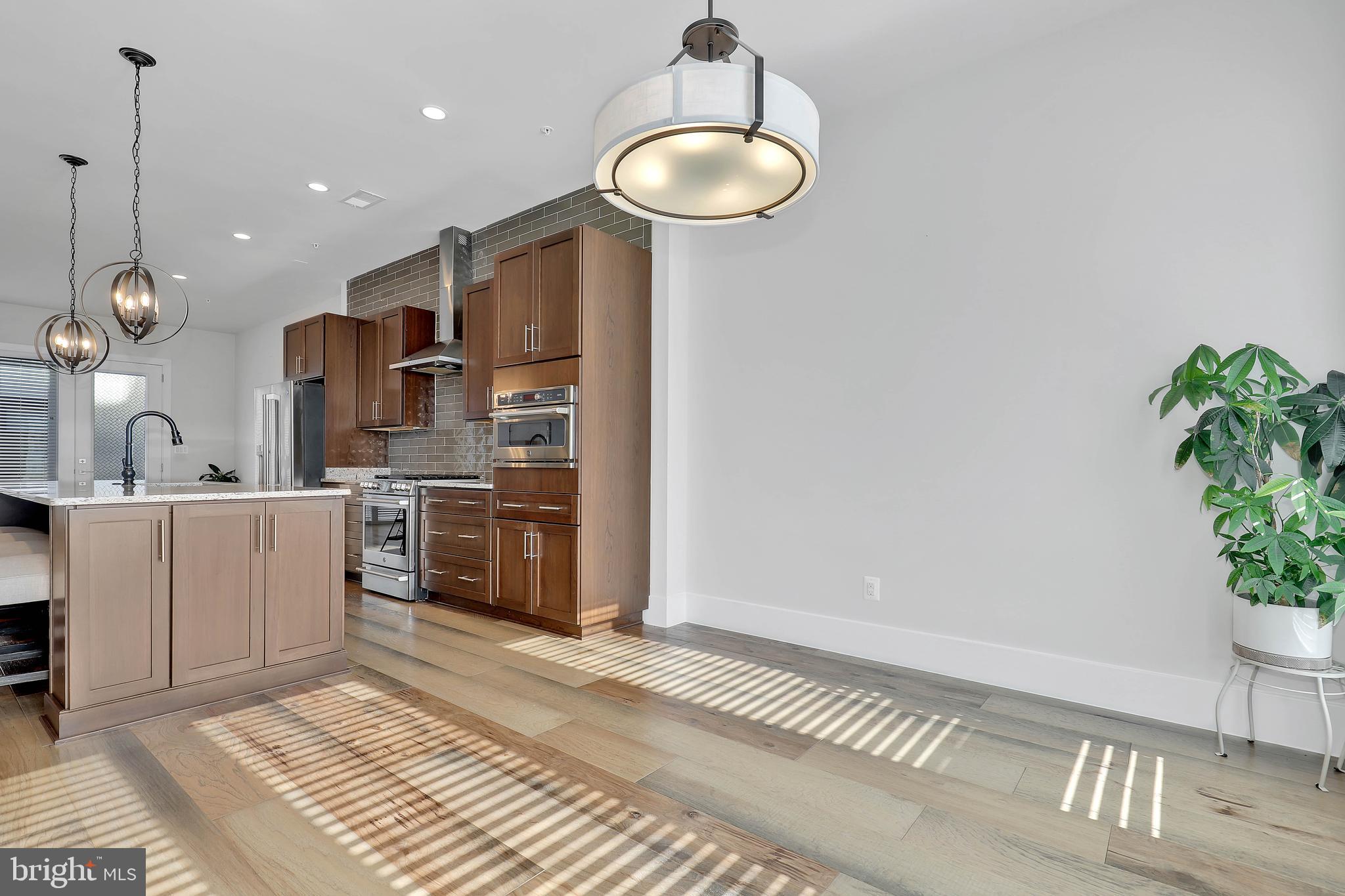 EISENHOWER SQUARE - Residential Lease