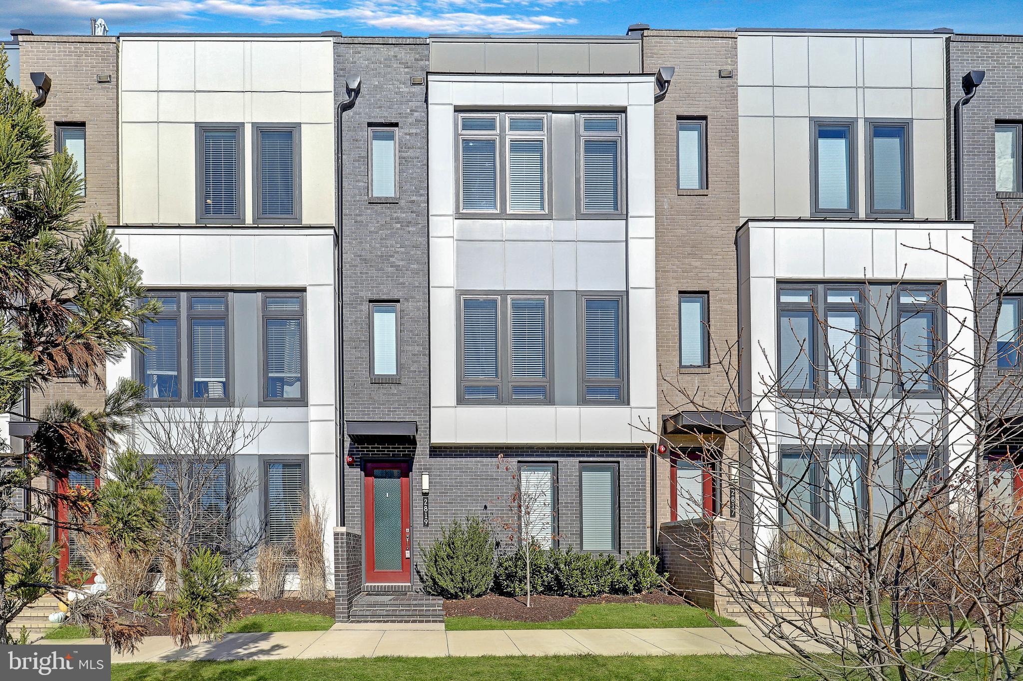 EISENHOWER SQUARE - Residential Lease