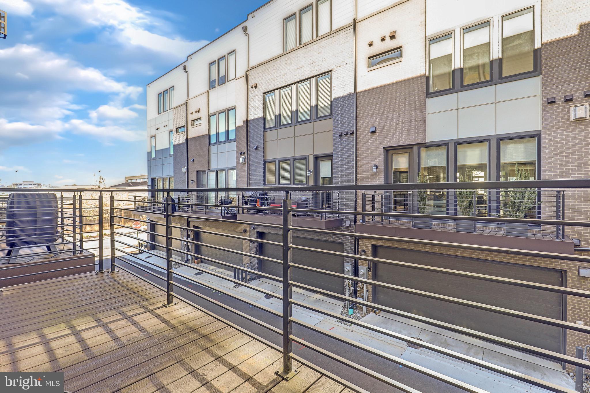 EISENHOWER SQUARE - Residential Lease