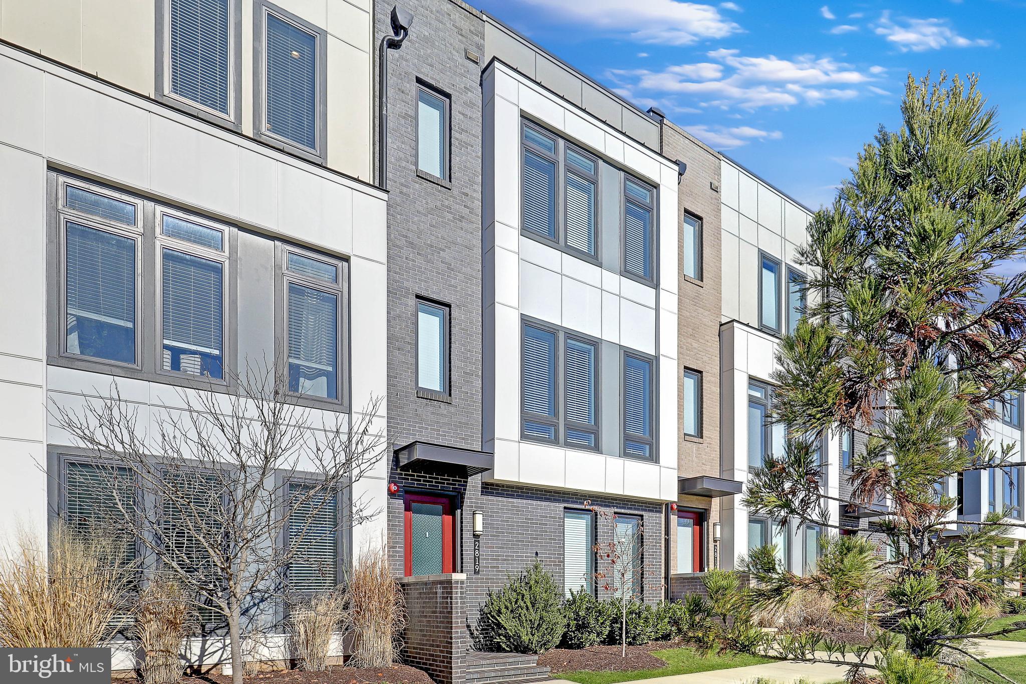 EISENHOWER SQUARE - Residential Lease