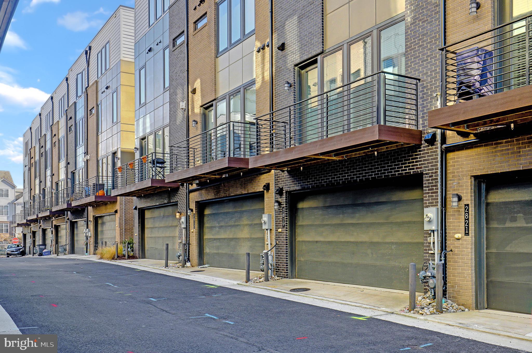 EISENHOWER SQUARE - Residential Lease