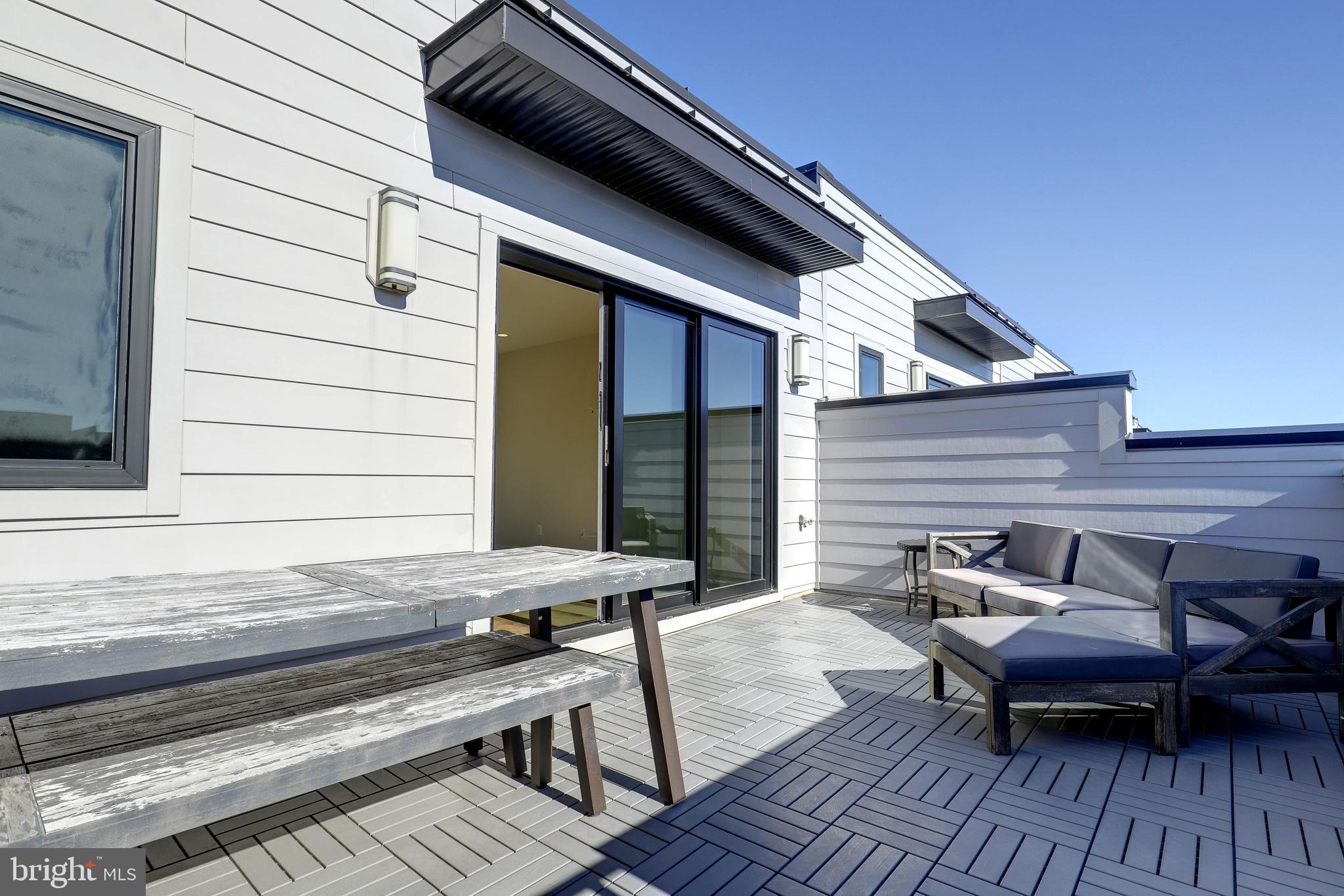 EISENHOWER SQUARE - Residential Lease