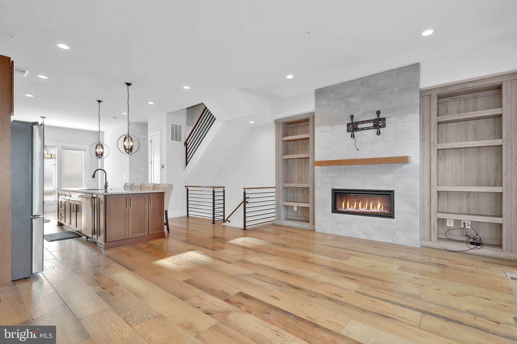 EISENHOWER SQUARE - Residential Lease