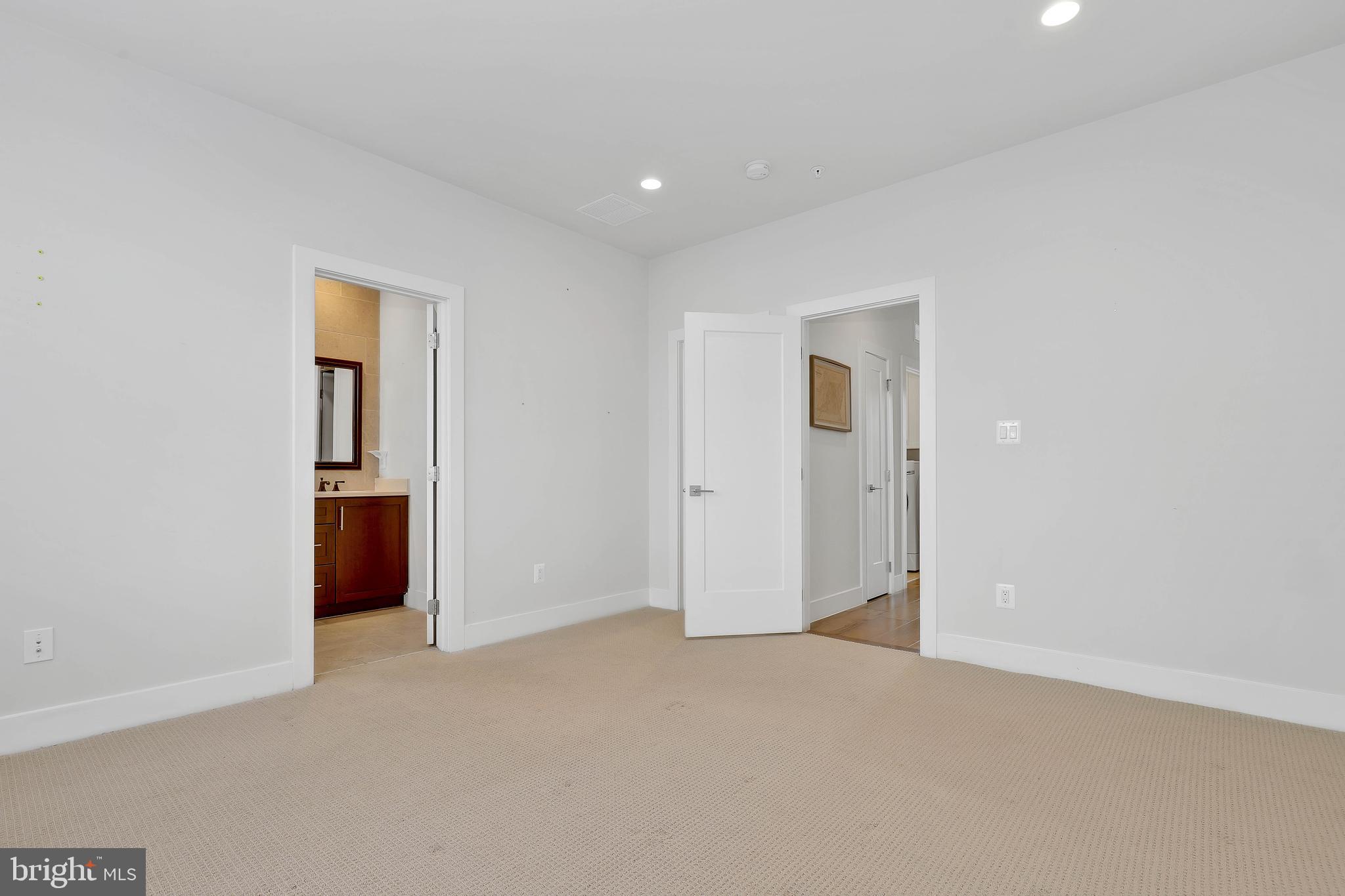 EISENHOWER SQUARE - Residential Lease