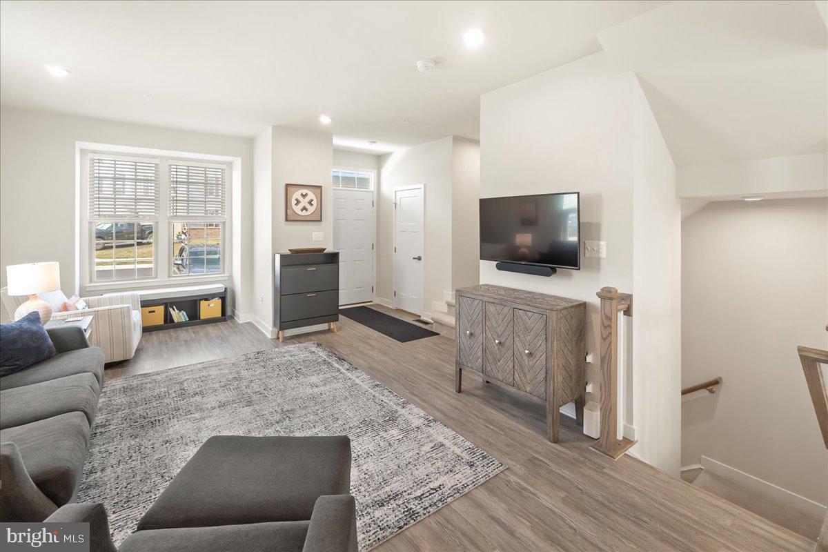 LAKE LINGANORE - Residential