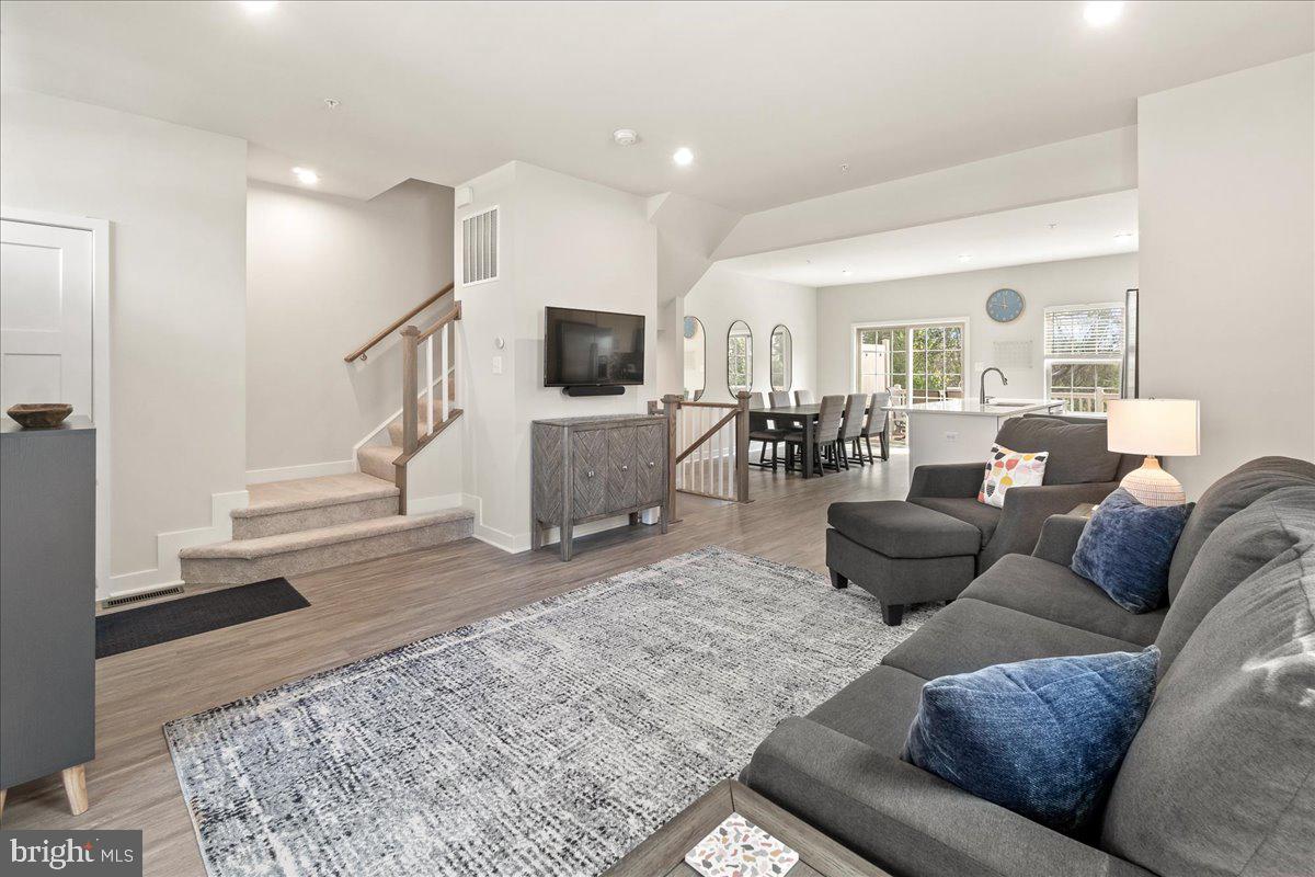 LAKE LINGANORE - Residential