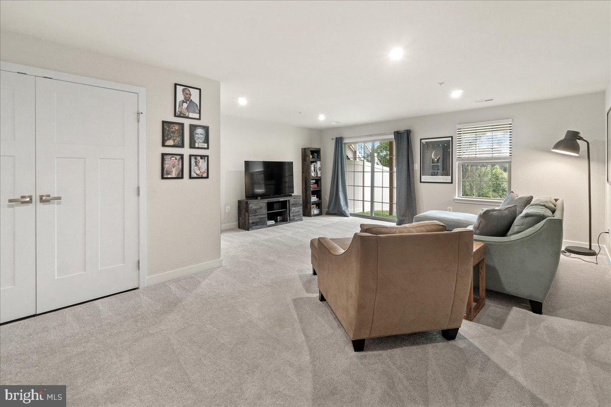 LAKE LINGANORE - Residential