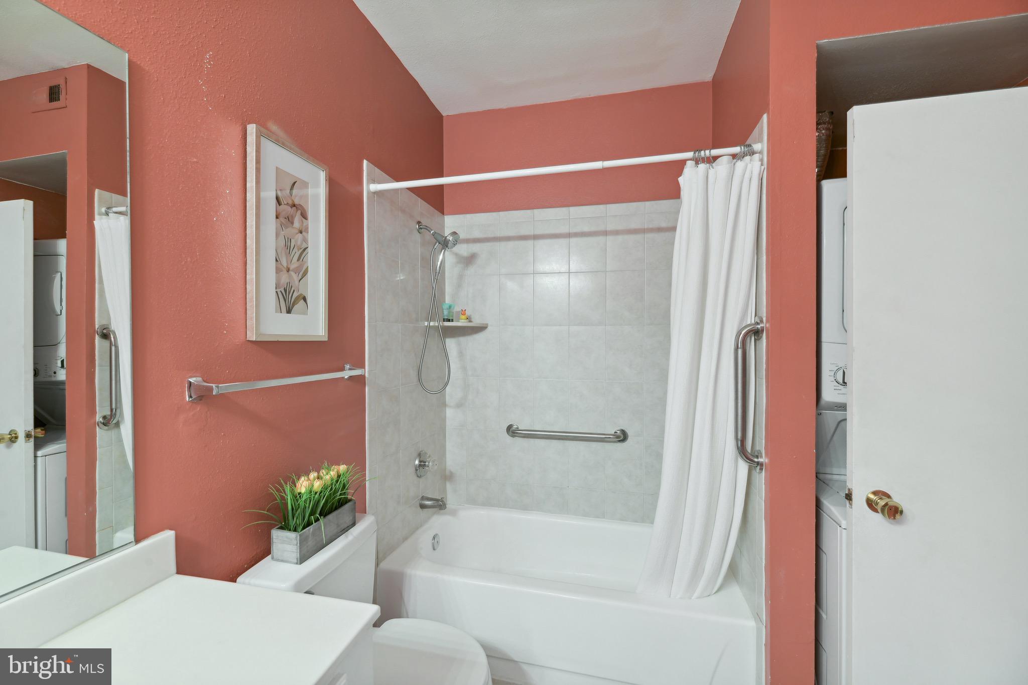 PENDERBROOK SQUARE CONDOMINIUMS - Residential