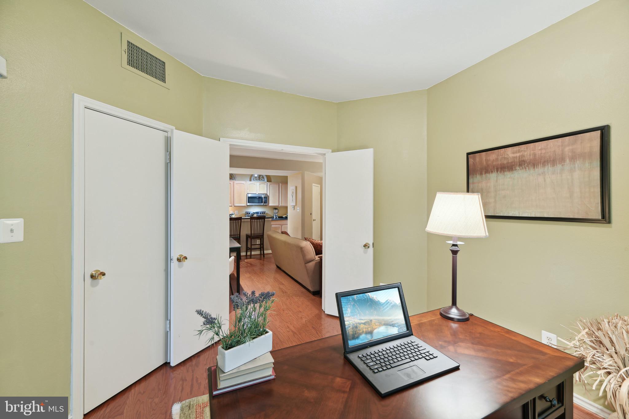 PENDERBROOK SQUARE CONDOMINIUMS - Residential