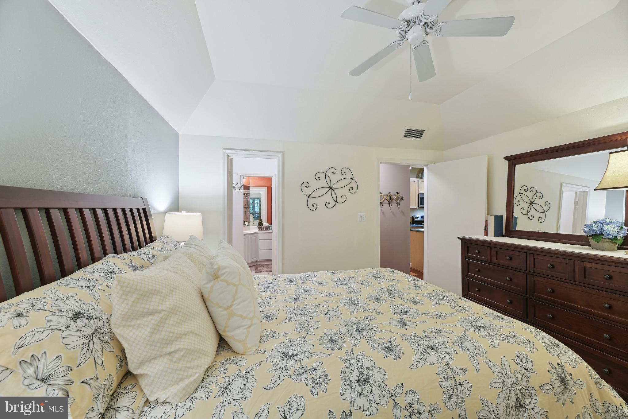 PENDERBROOK SQUARE CONDOMINIUMS - Residential