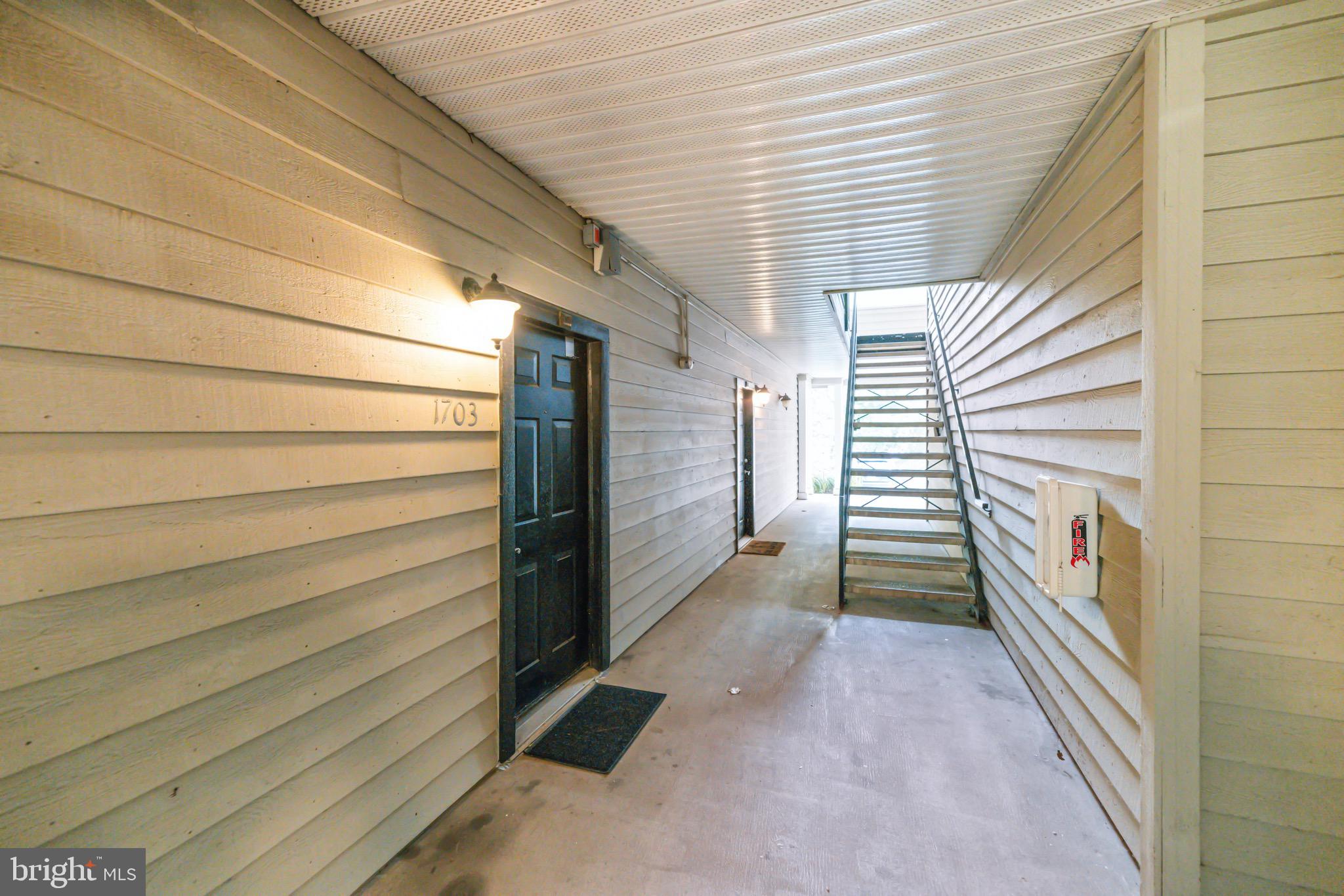 PENDERBROOK SQUARE CONDOMINIUMS - Residential