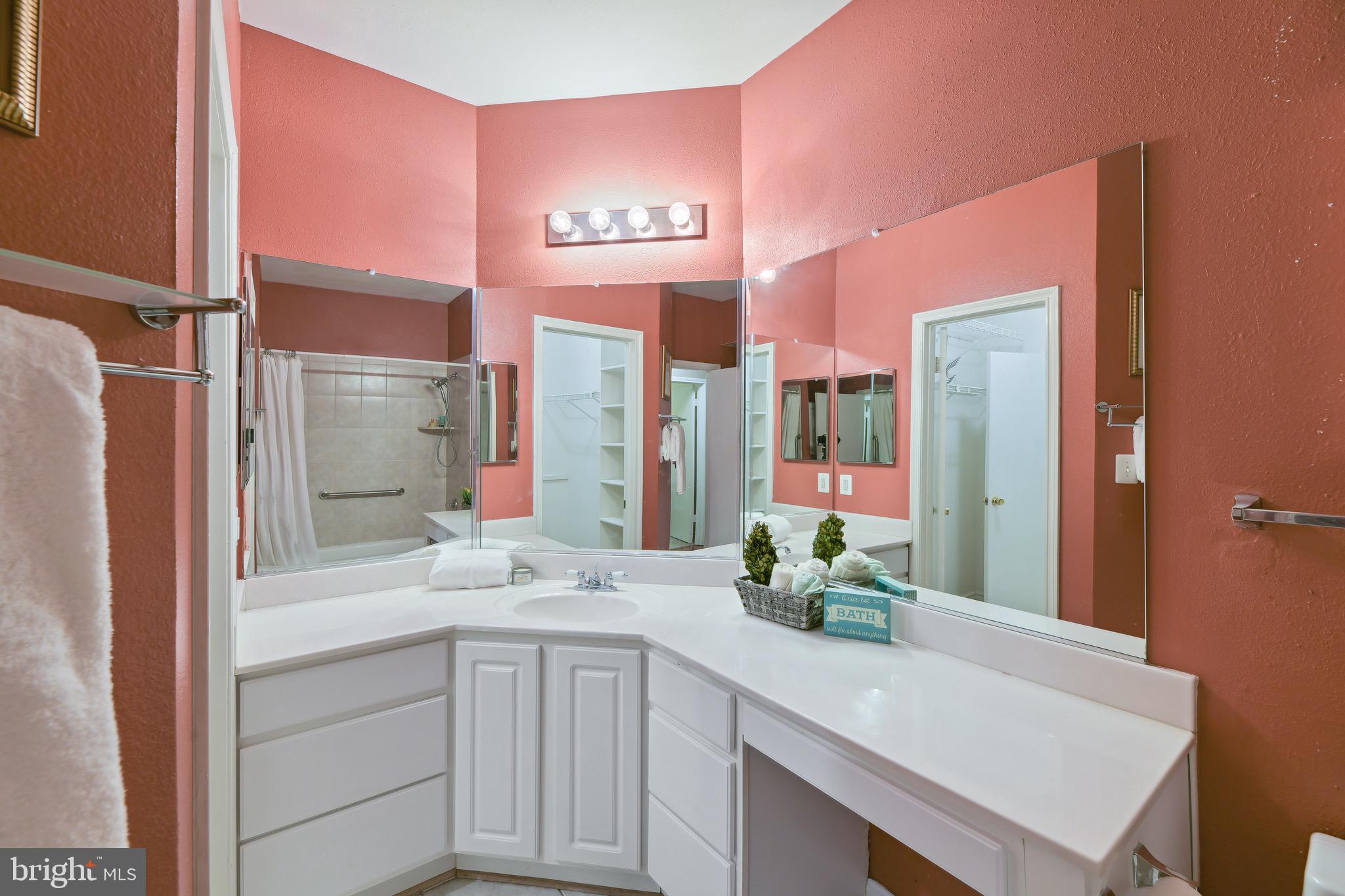 PENDERBROOK SQUARE CONDOMINIUMS - Residential