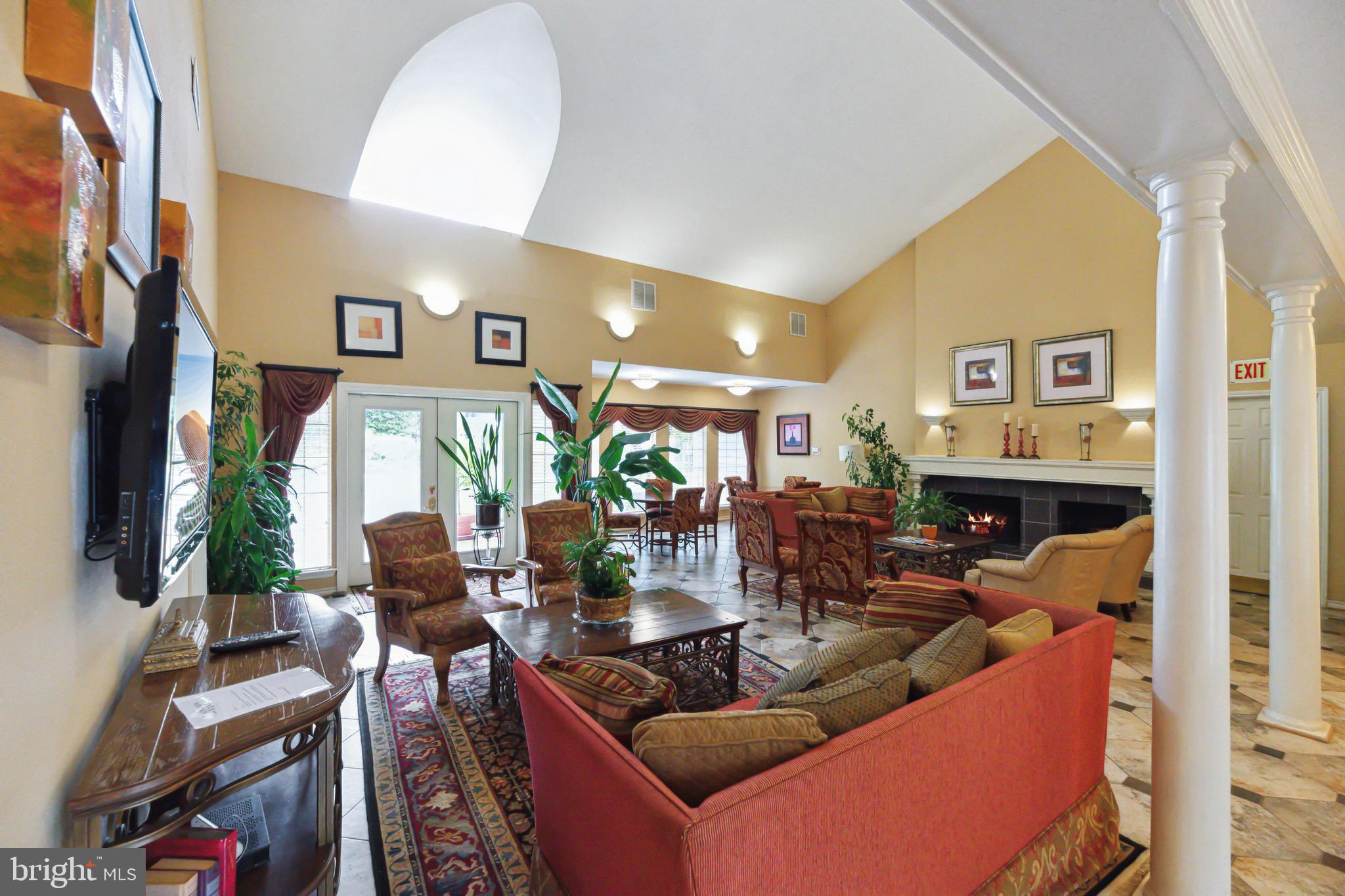 PENDERBROOK SQUARE CONDOMINIUMS - Residential