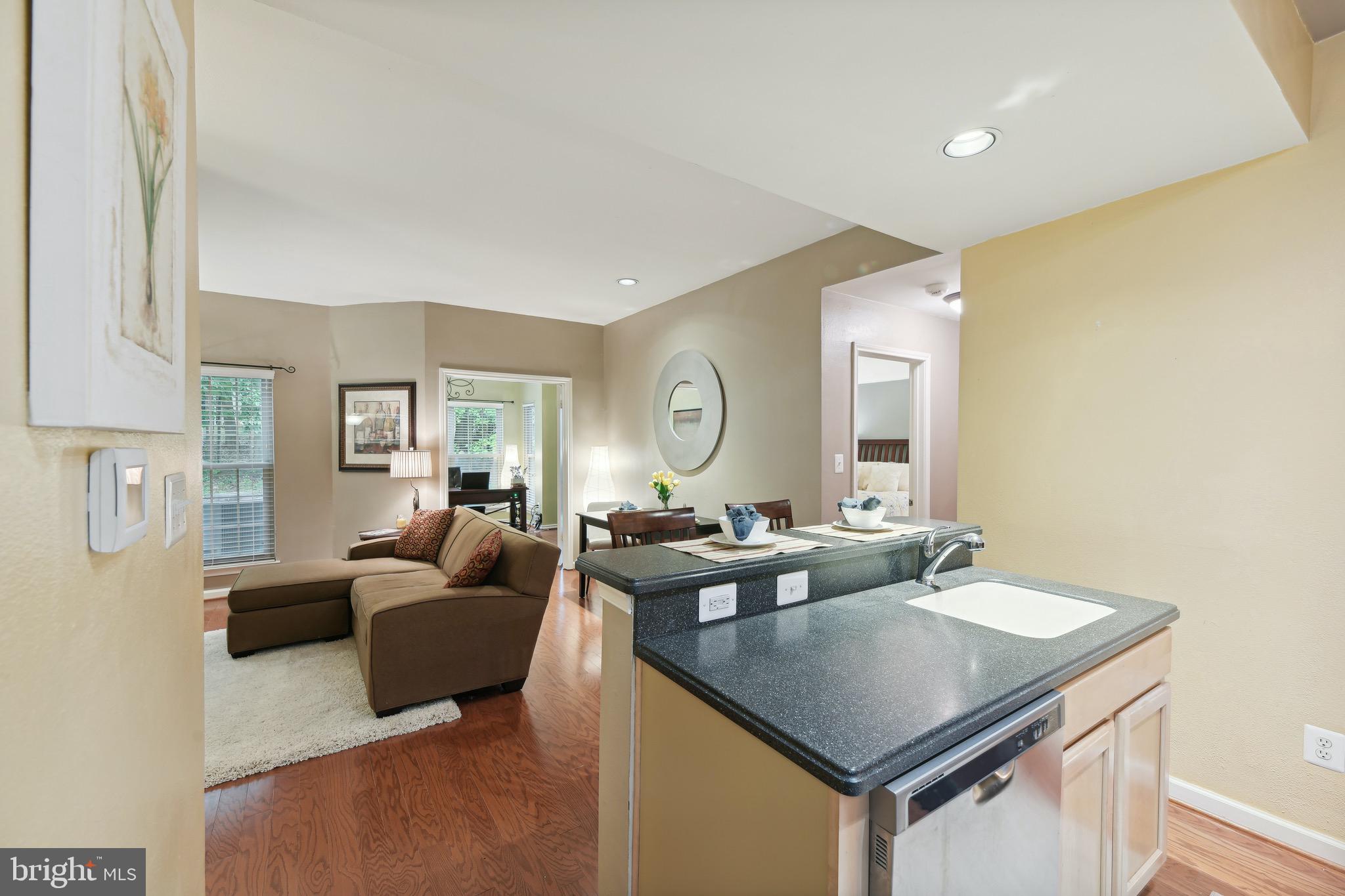 PENDERBROOK SQUARE CONDOMINIUMS - Residential