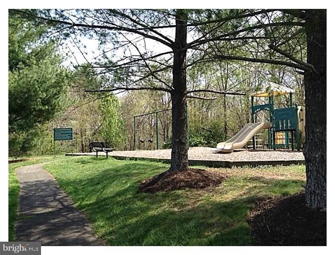 PENDERBROOK SQUARE CONDOMINIUMS - Residential