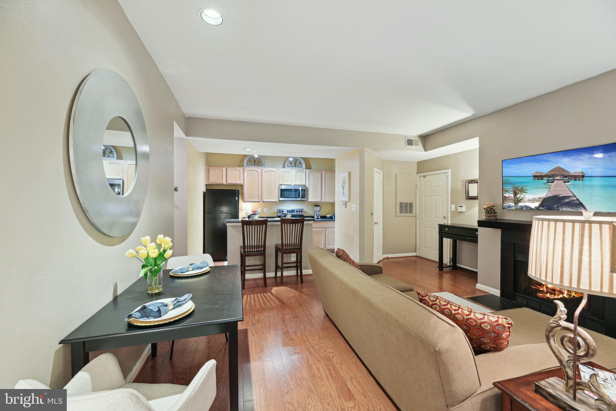 PENDERBROOK SQUARE CONDOMINIUMS - Residential