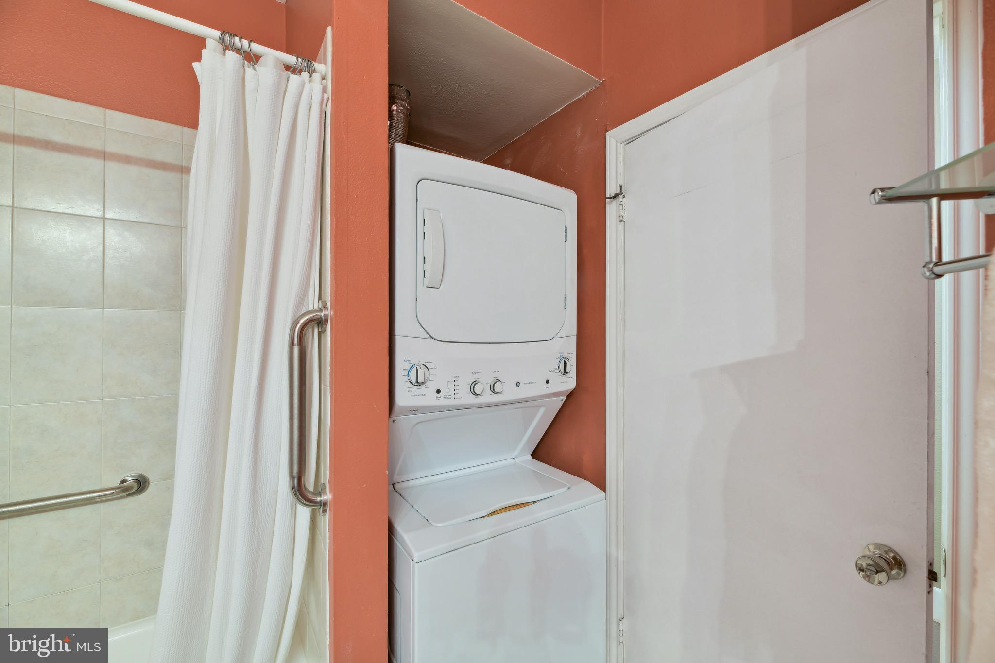 PENDERBROOK SQUARE CONDOMINIUMS - Residential