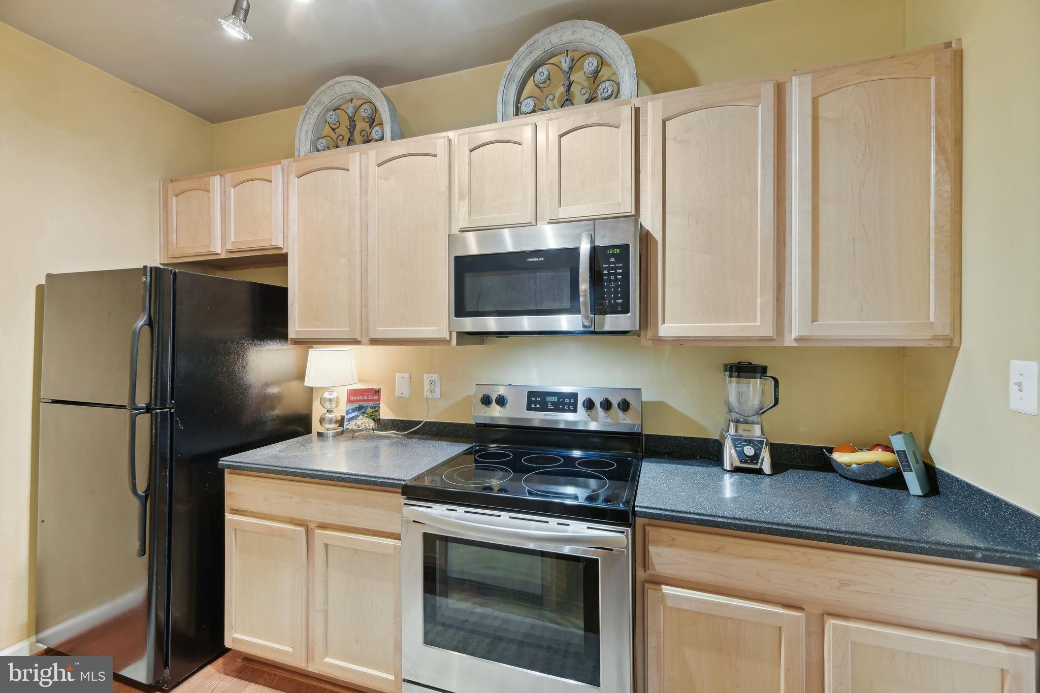 PENDERBROOK SQUARE CONDOMINIUMS - Residential