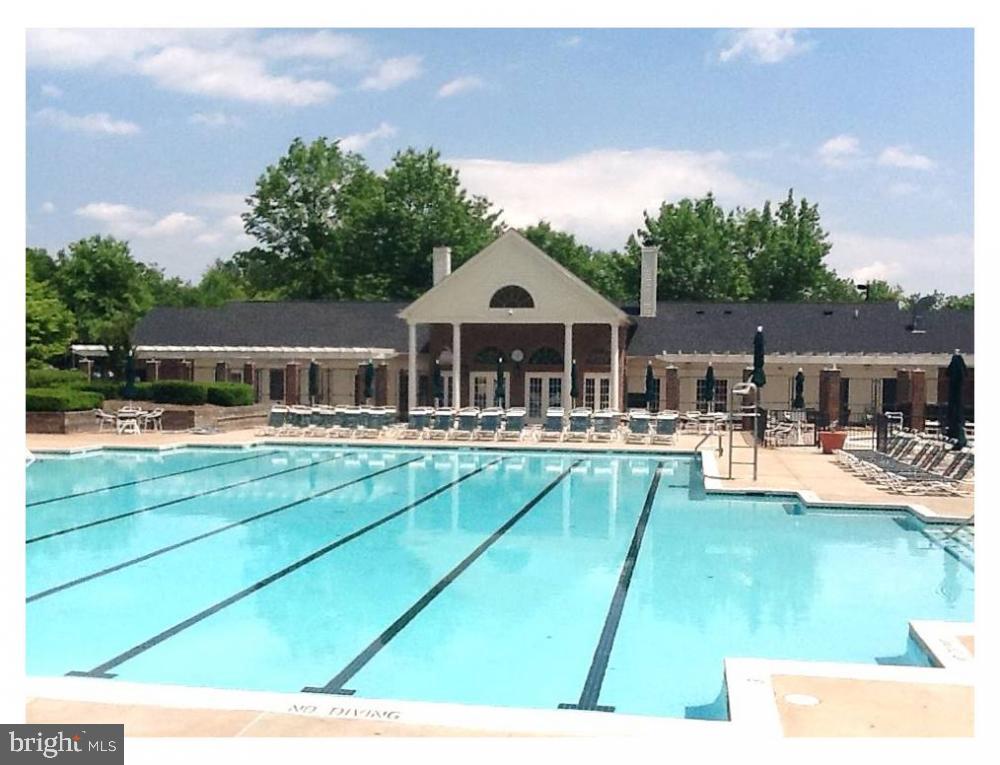 PENDERBROOK SQUARE CONDOMINIUMS - Residential