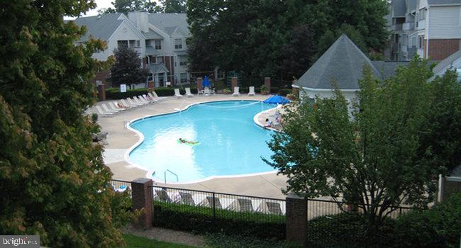 PENDERBROOK SQUARE CONDOMINIUMS - Residential