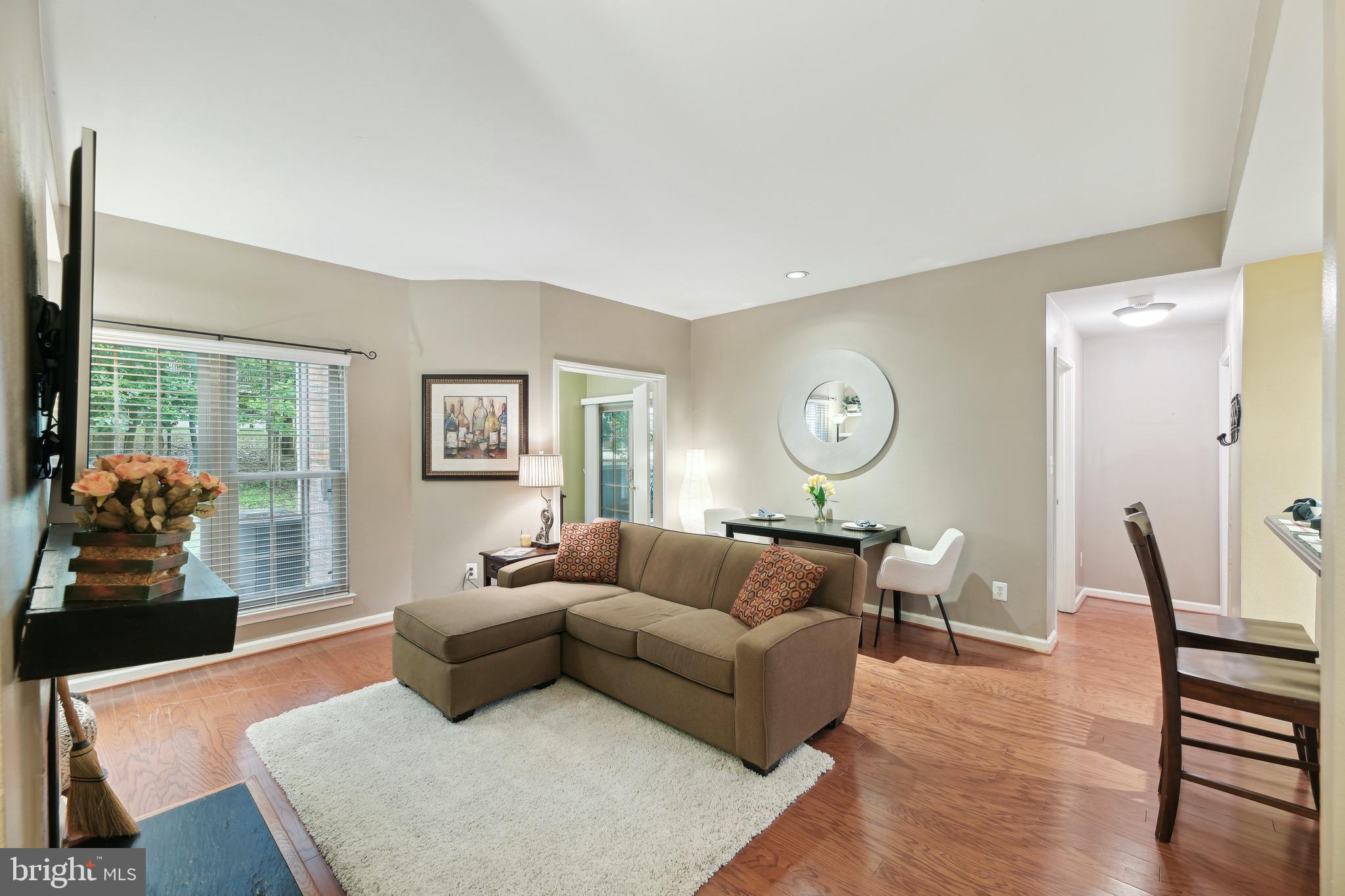 PENDERBROOK SQUARE CONDOMINIUMS - Residential