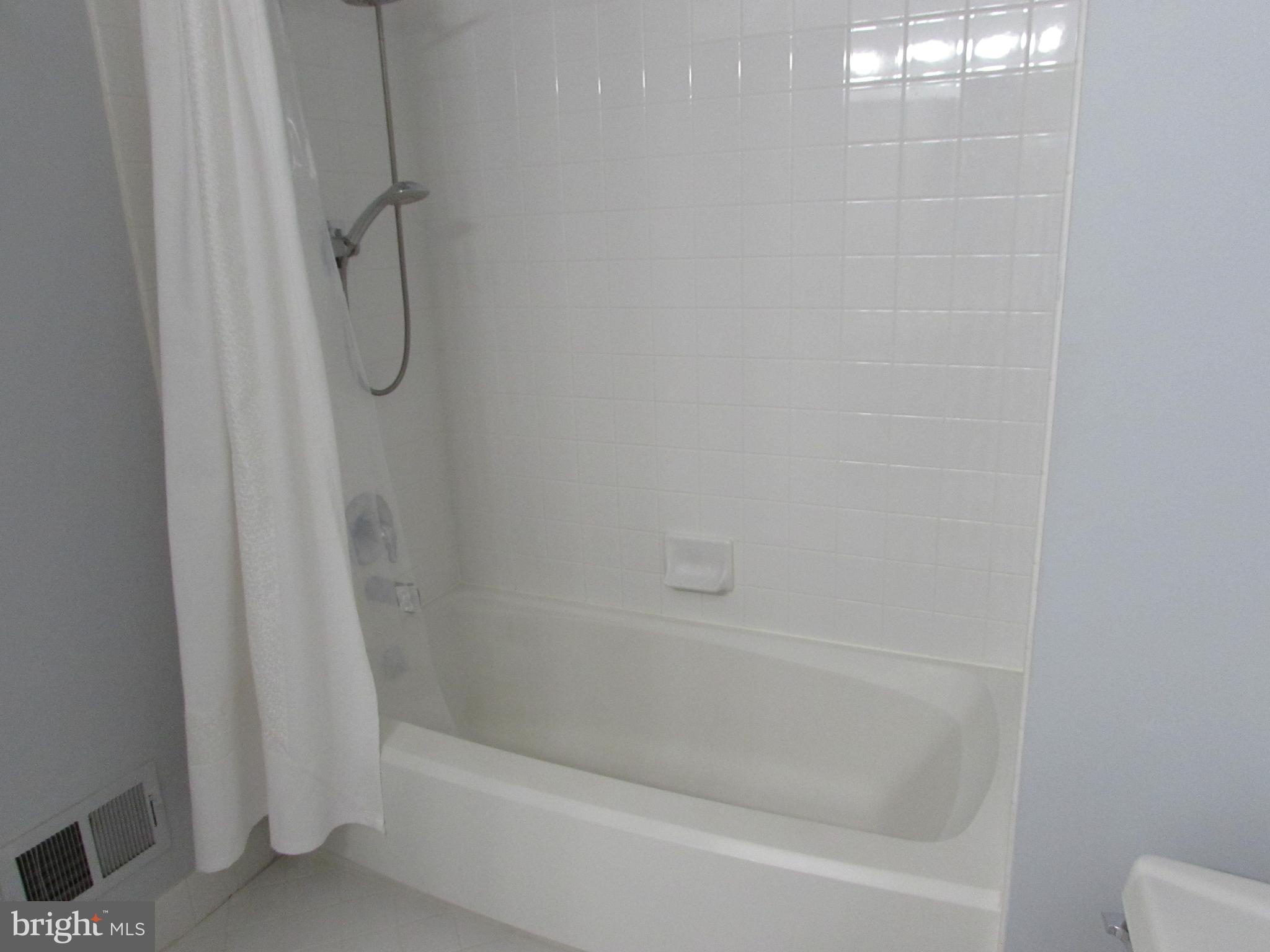 MAKEFIELD GLEN - Residential Lease