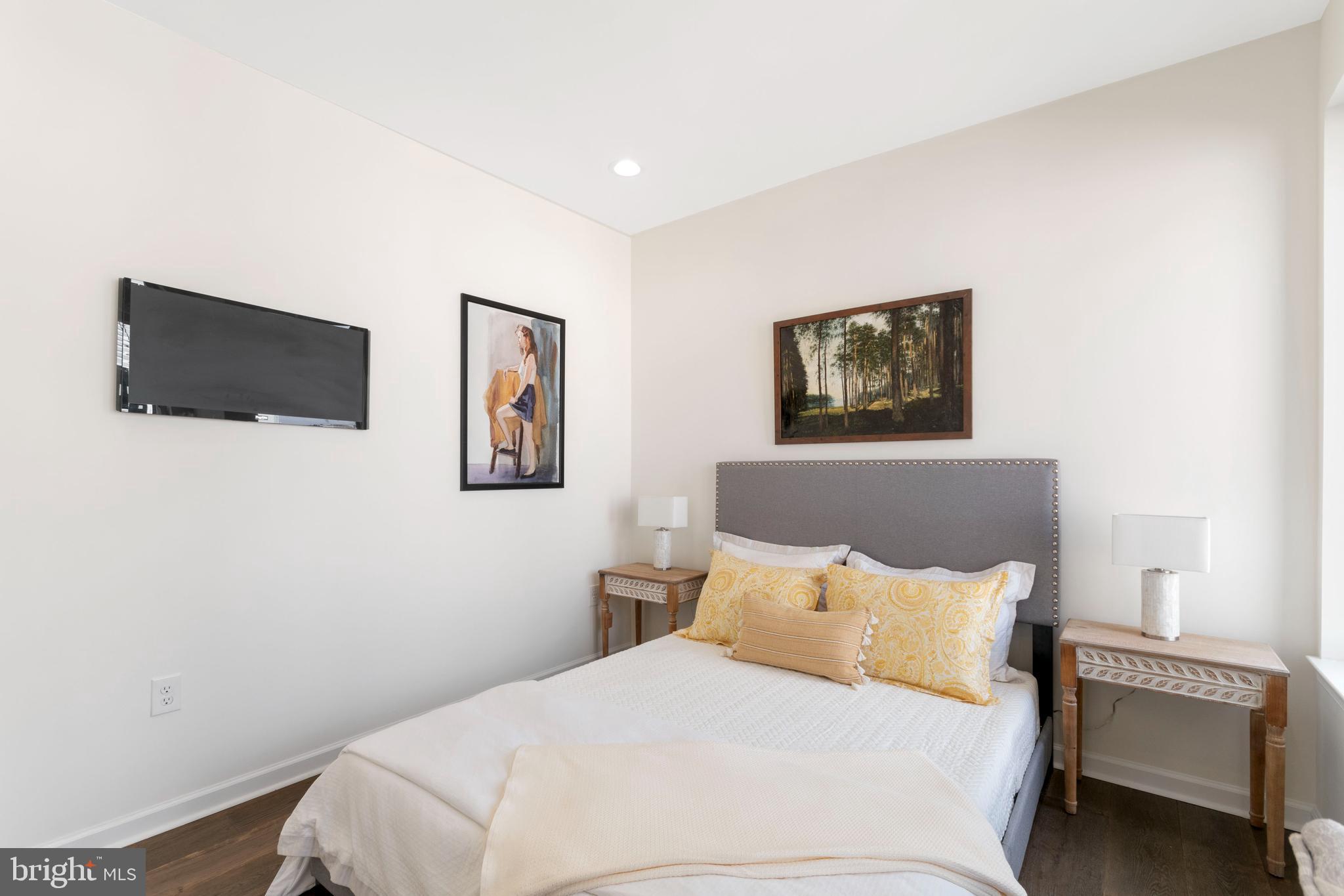 NORRIS SQUARE - Residential