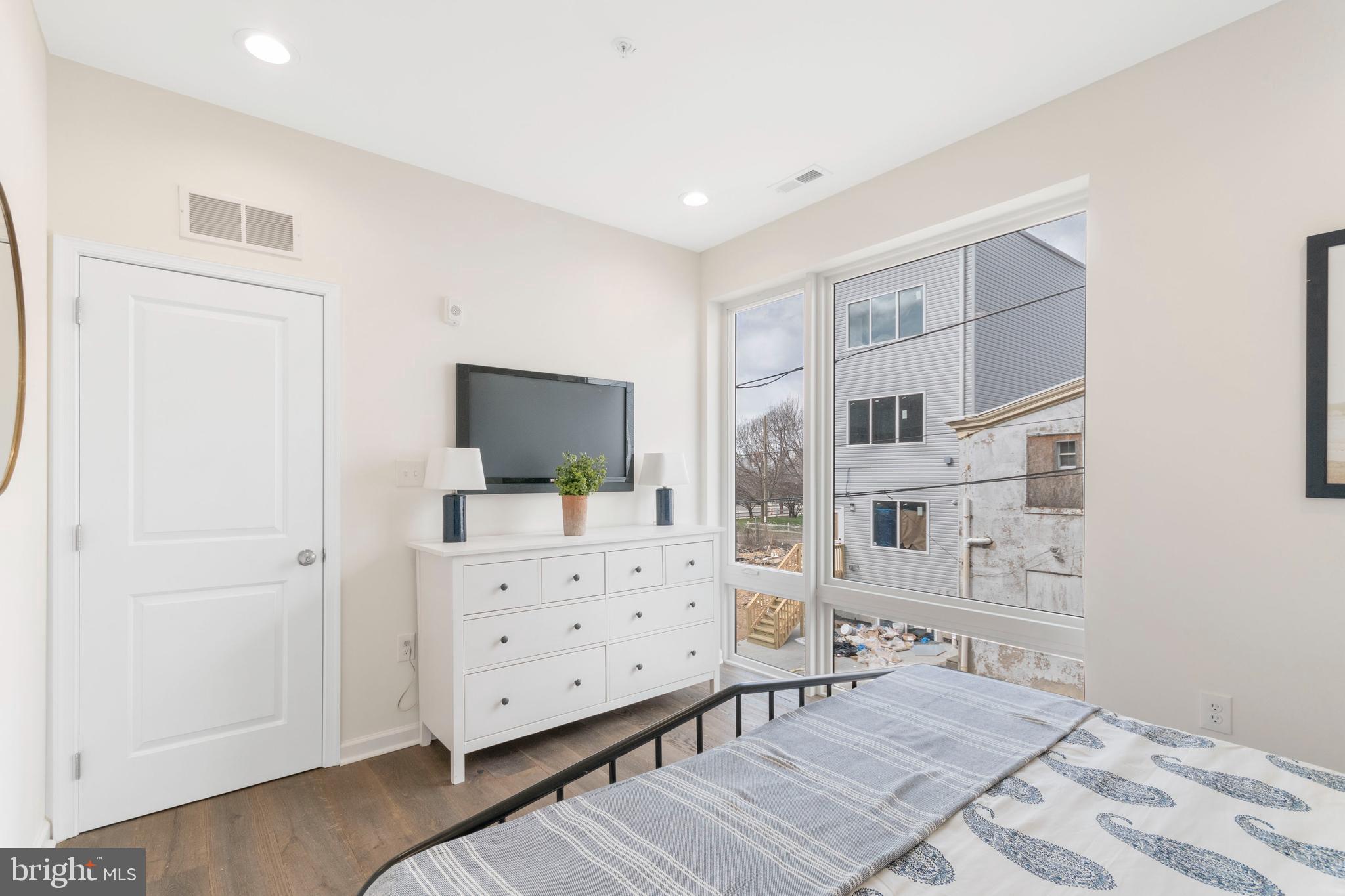 NORRIS SQUARE - Residential