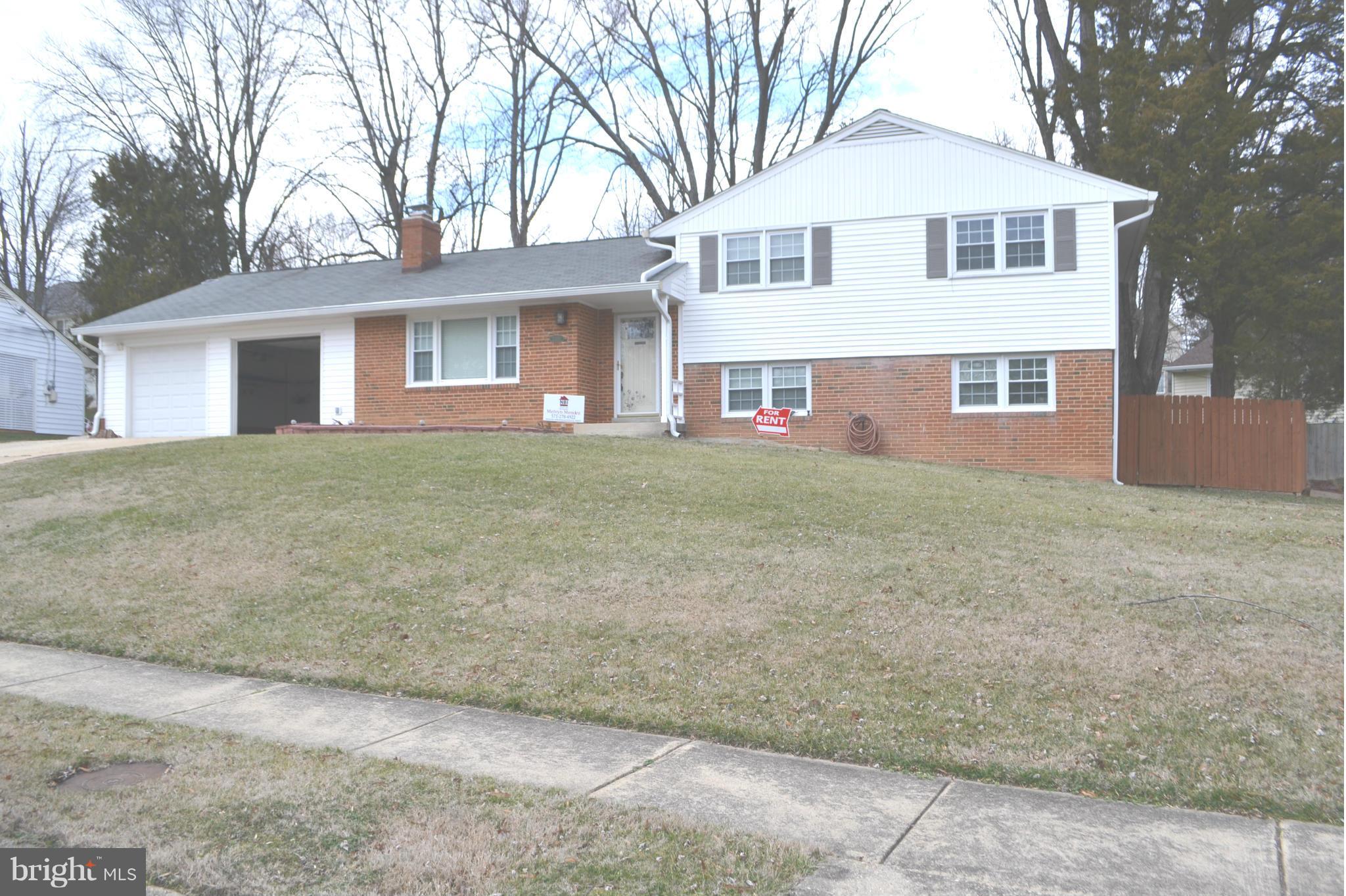 COUNTRY CLUB VIEW - Residential Lease