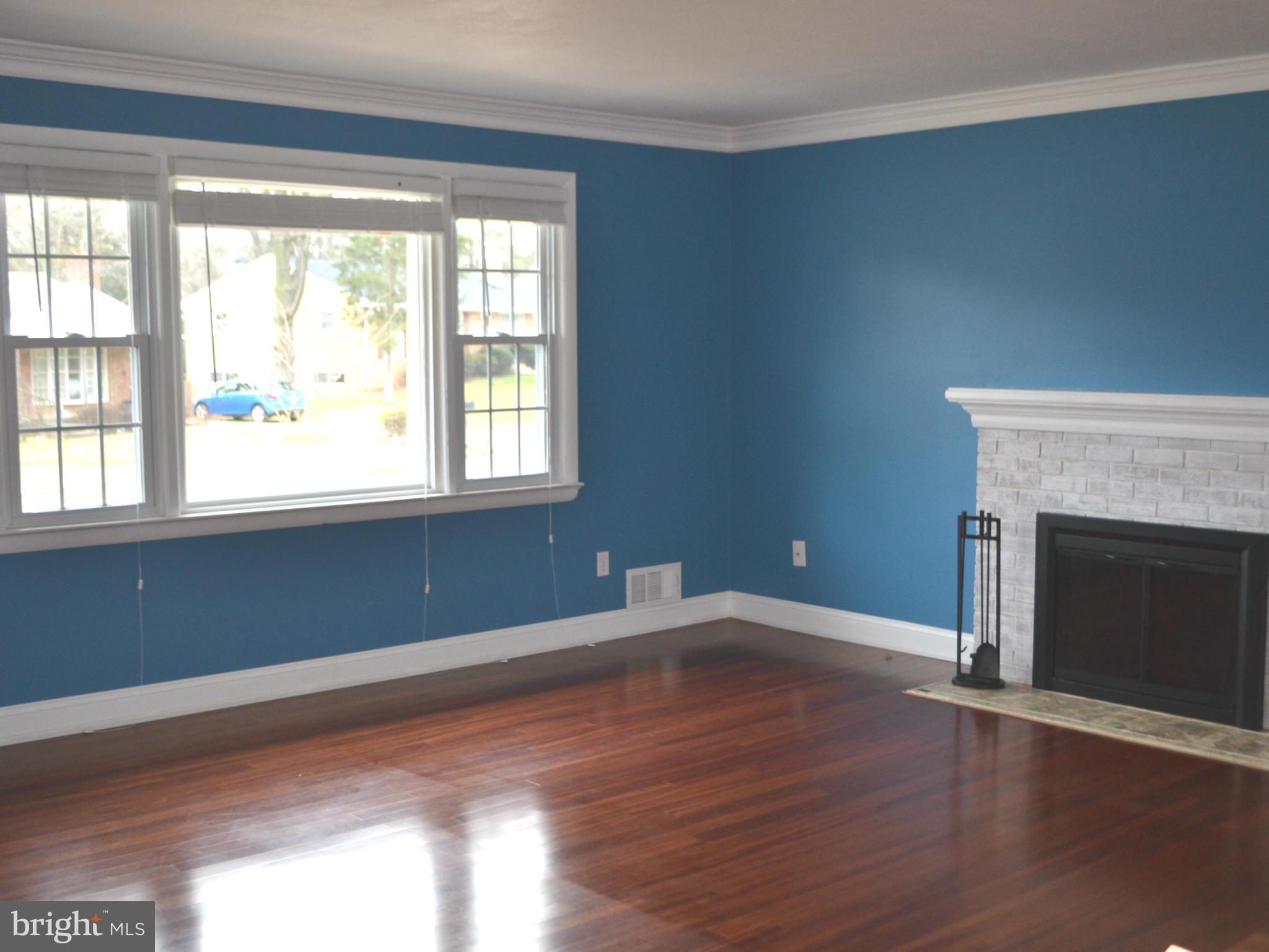 COUNTRY CLUB VIEW - Residential Lease