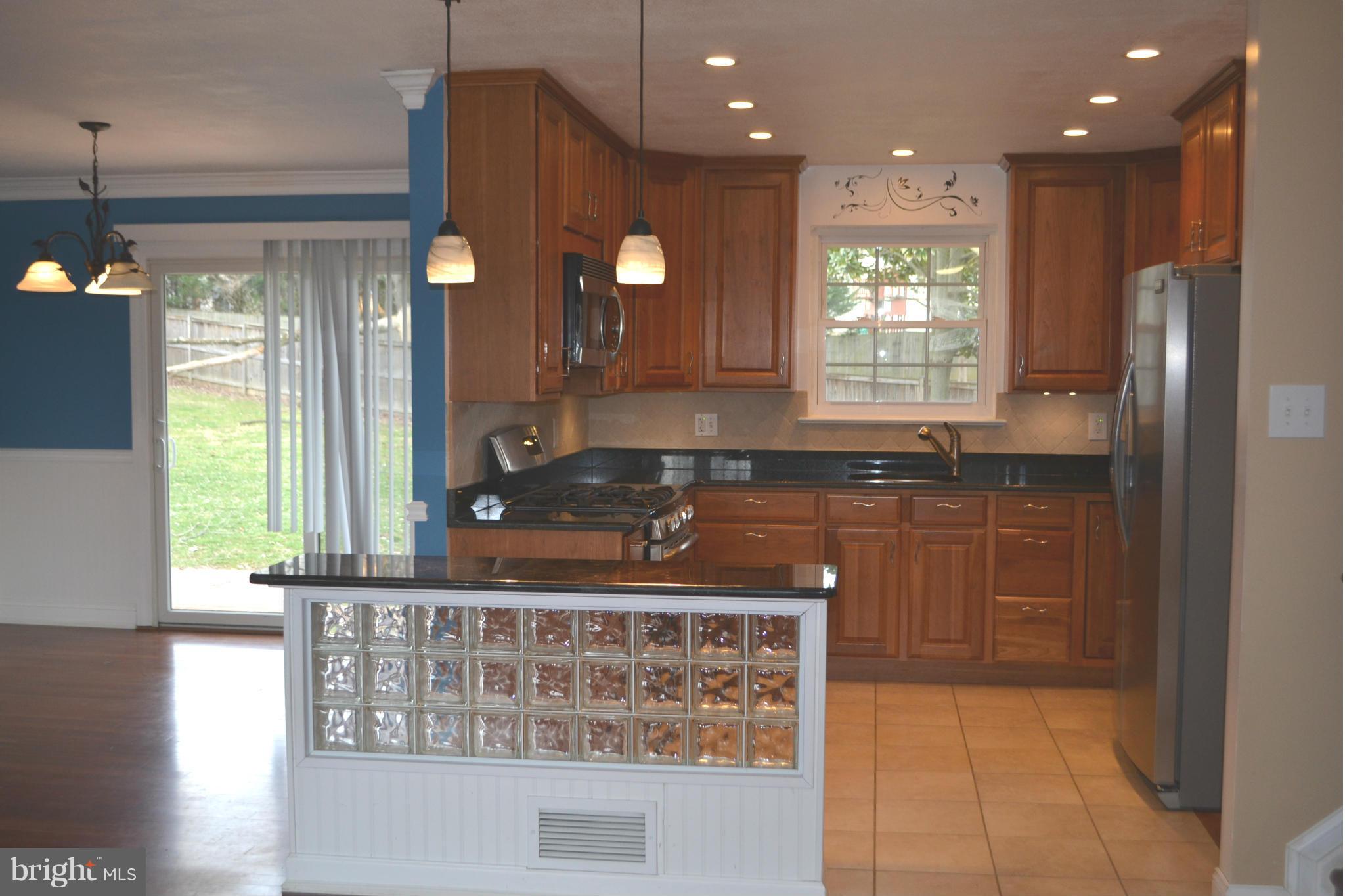 COUNTRY CLUB VIEW - Residential Lease