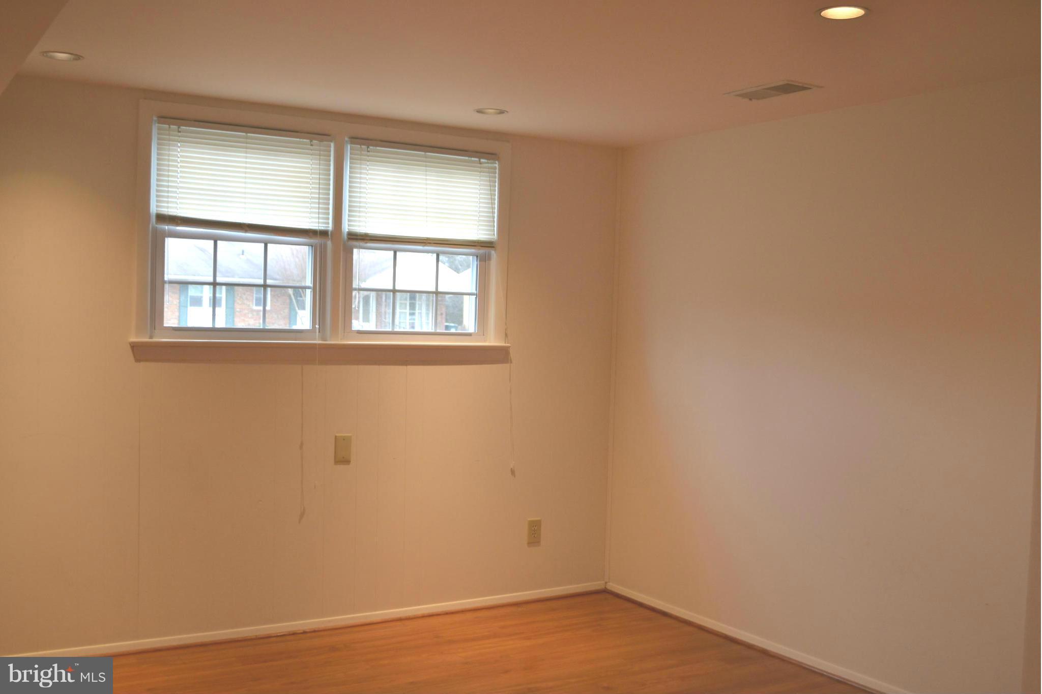 COUNTRY CLUB VIEW - Residential Lease