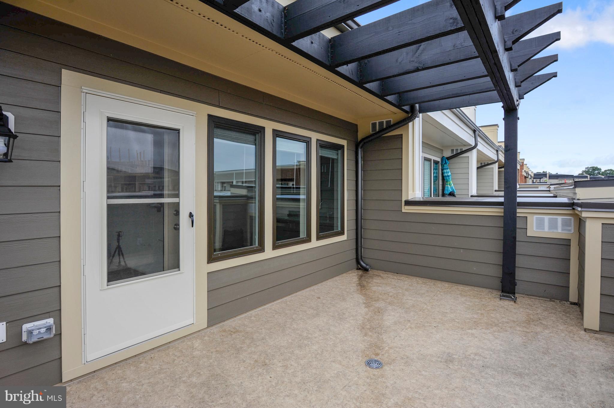 520 HARBORVIEW DRIVE