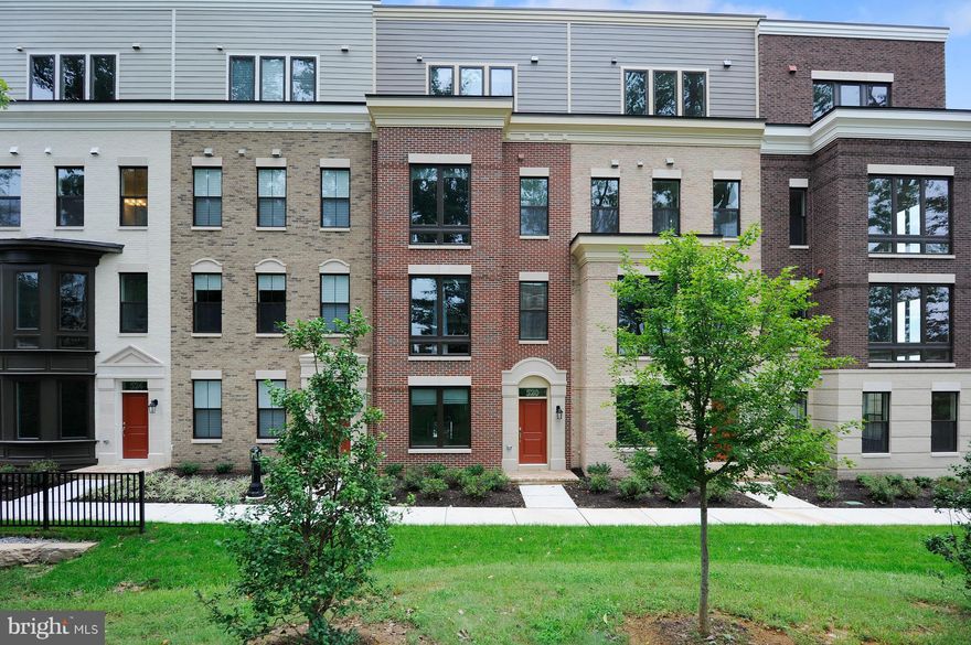 JUST LISTED MOVE-IN READY Well kept and tastefully decorated home 2min walk to Gaylords hotel and the MGM. Enviable location 10 minutes from DC and Old Town Alexandria, rooftop terrace to National Harbor views, first-class entertainment, restaurants, and shopping.