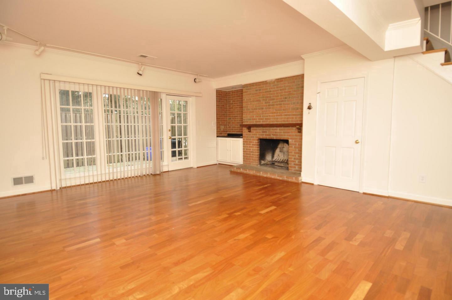 WESTBARD MEWS - Residential Lease