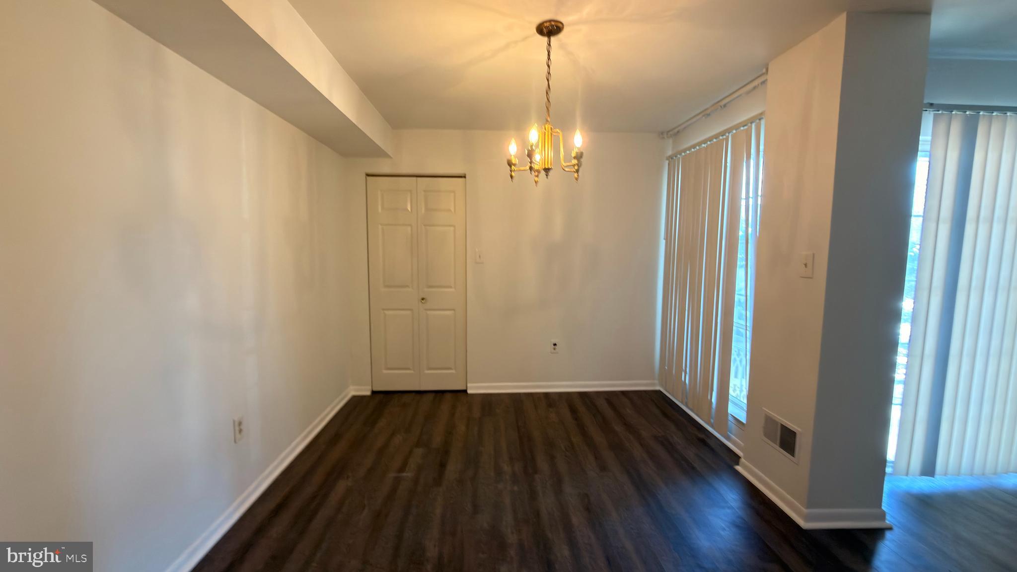 VALLEY STREAM - Residential