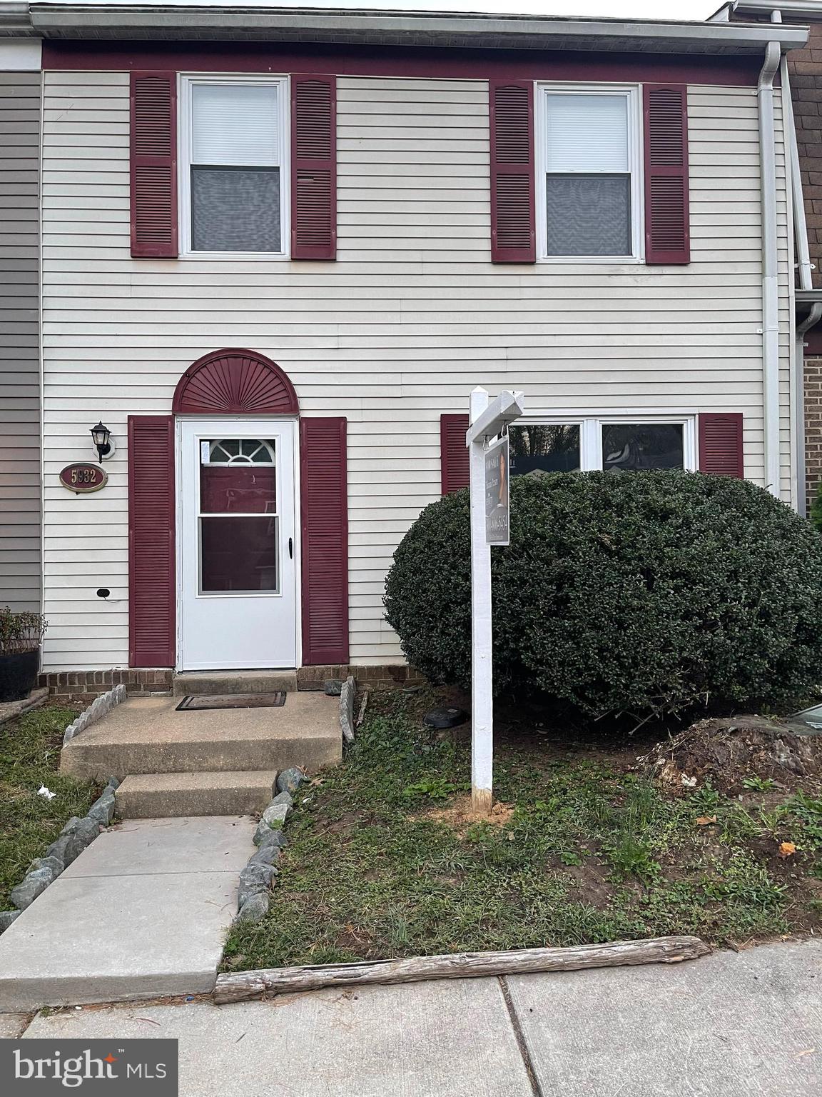 RENOVATED and back on the market! New bathrooms, new flooring throughout. Perfect starter home in move in condition. Quiet neighborhood, conveniently located close to shops, transportation, and all major travel arteries. Easy to show. Call lister for viewing.