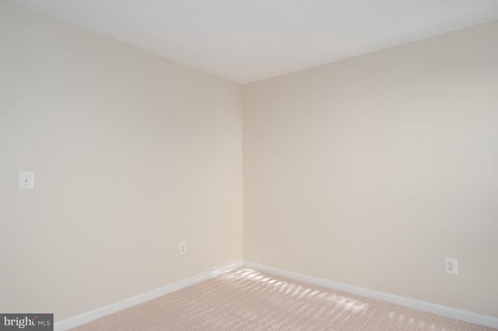 MANCHESTER LAKES - Residential Lease