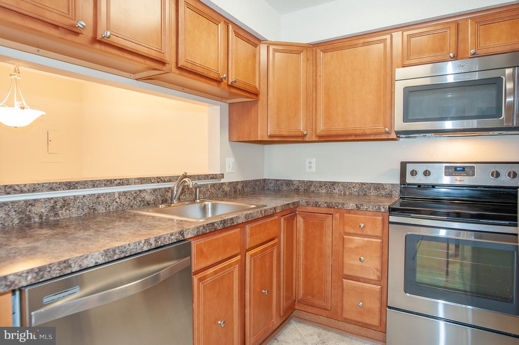 MANCHESTER LAKES - Residential Lease