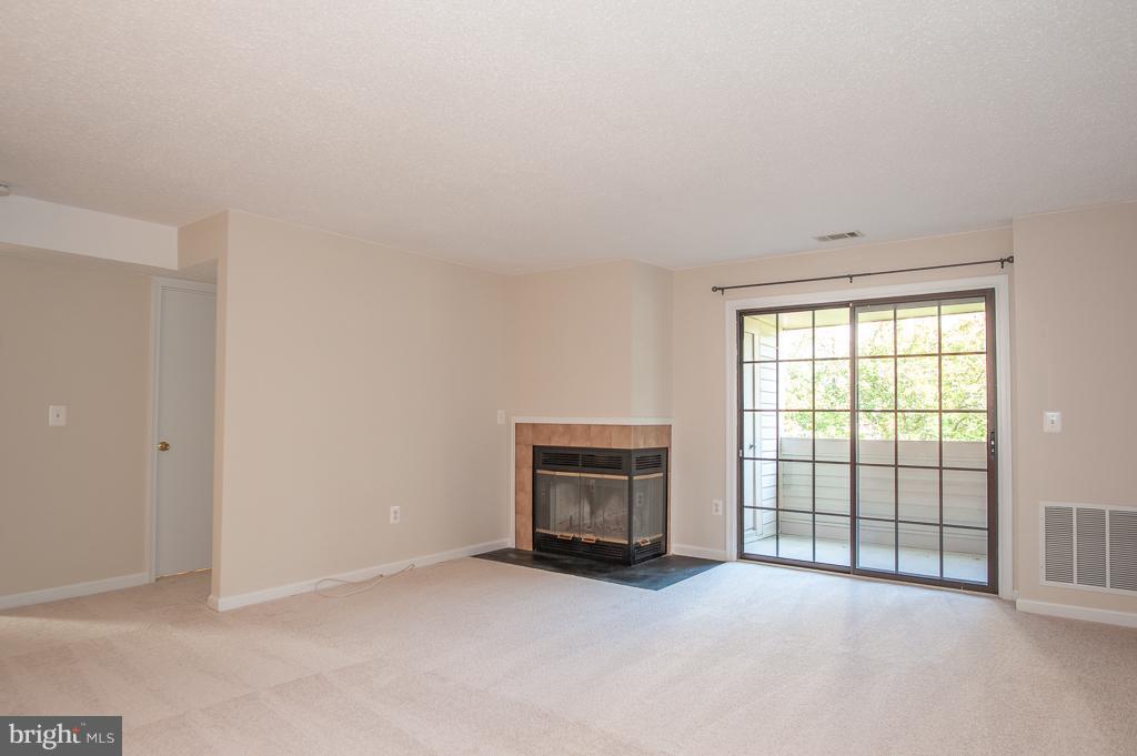 MANCHESTER LAKES - Residential Lease