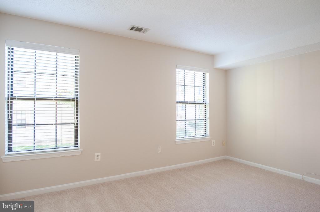 MANCHESTER LAKES - Residential Lease