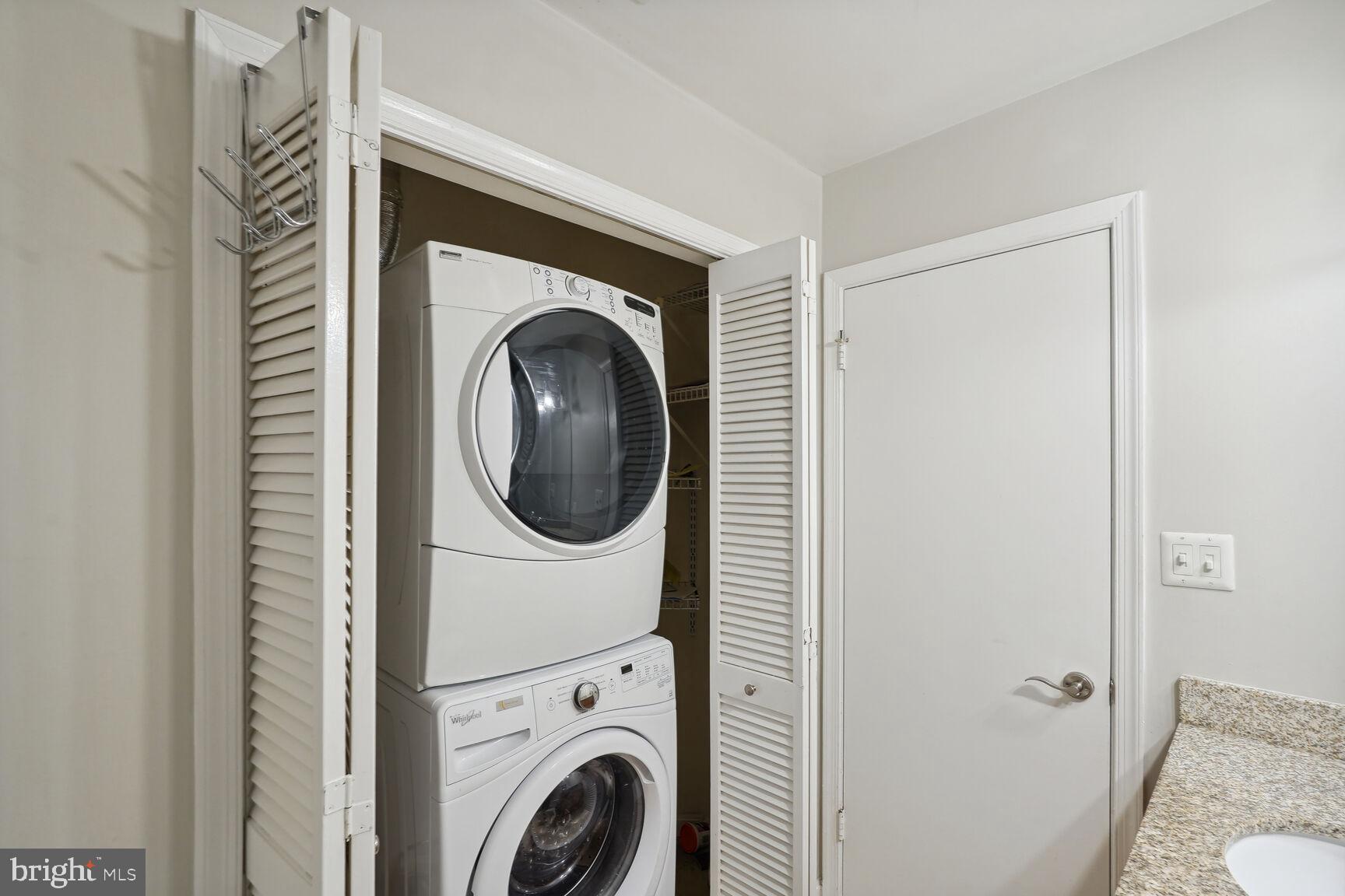 FOUR WINDS AT OAKTON - Residential