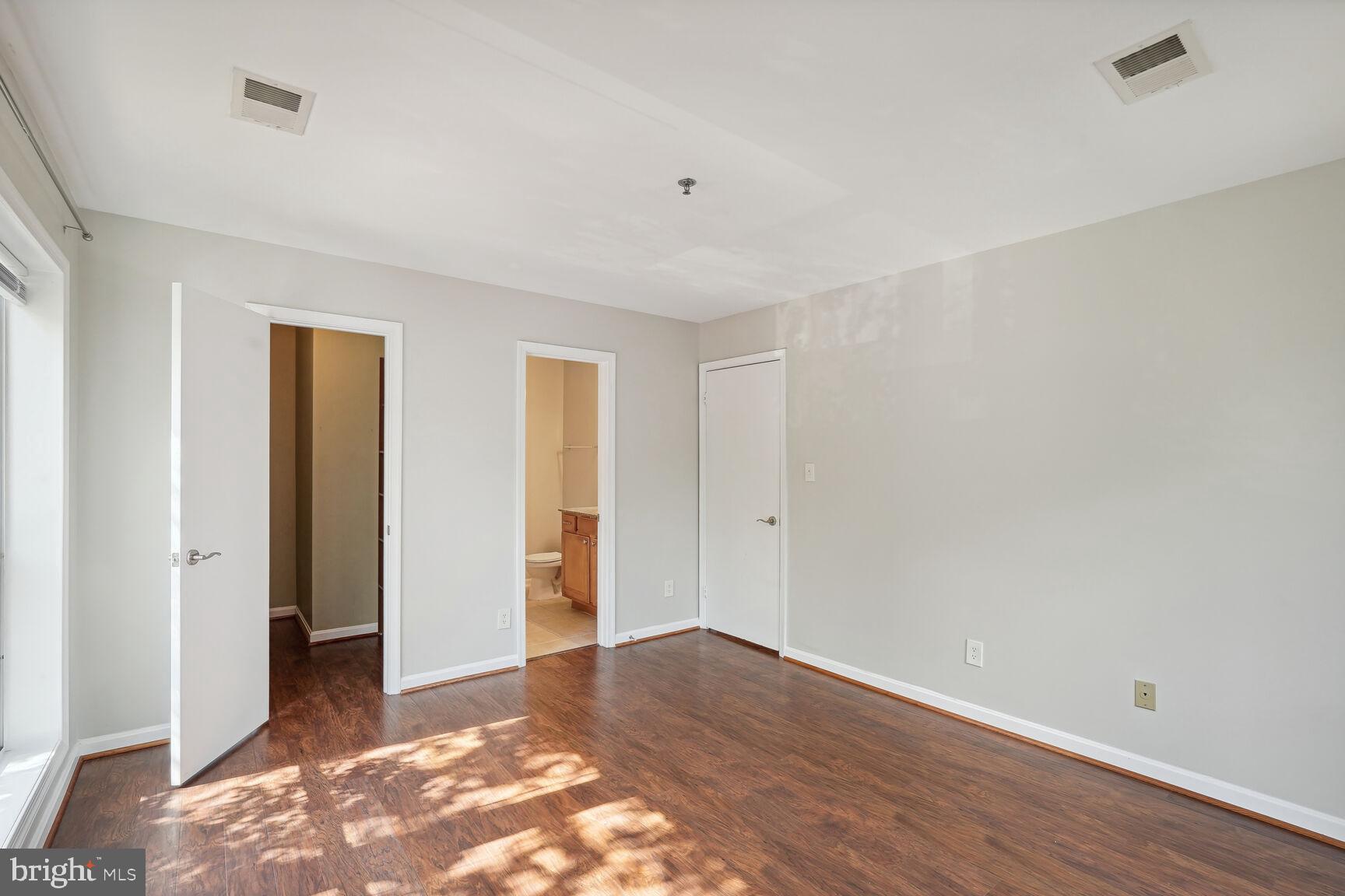 FOUR WINDS AT OAKTON - Residential