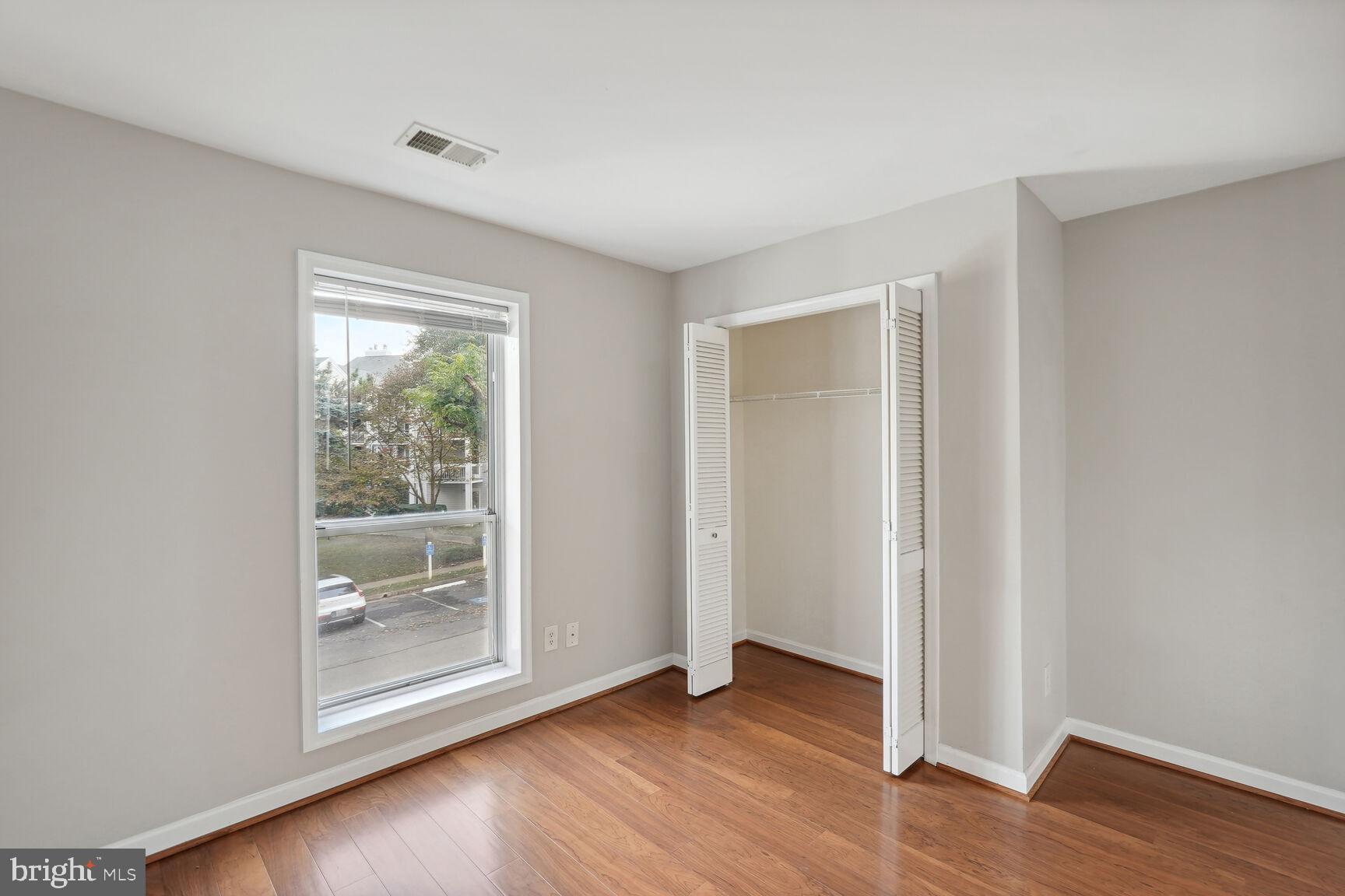 FOUR WINDS AT OAKTON - Residential